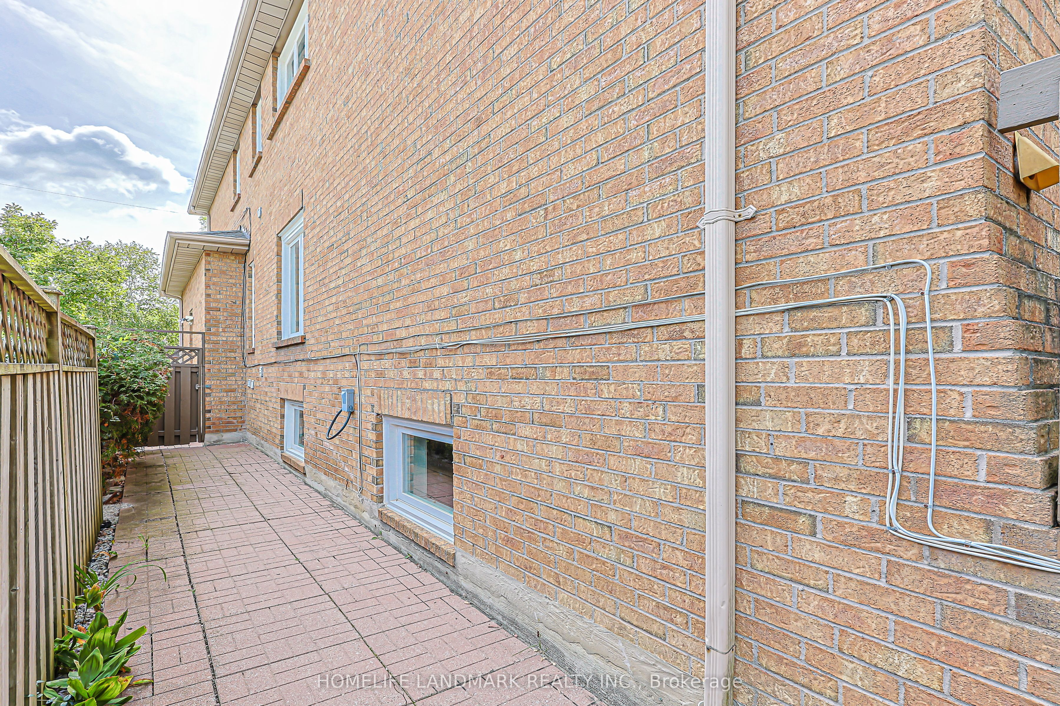 252 Dunview Avenue N Property Photo 39