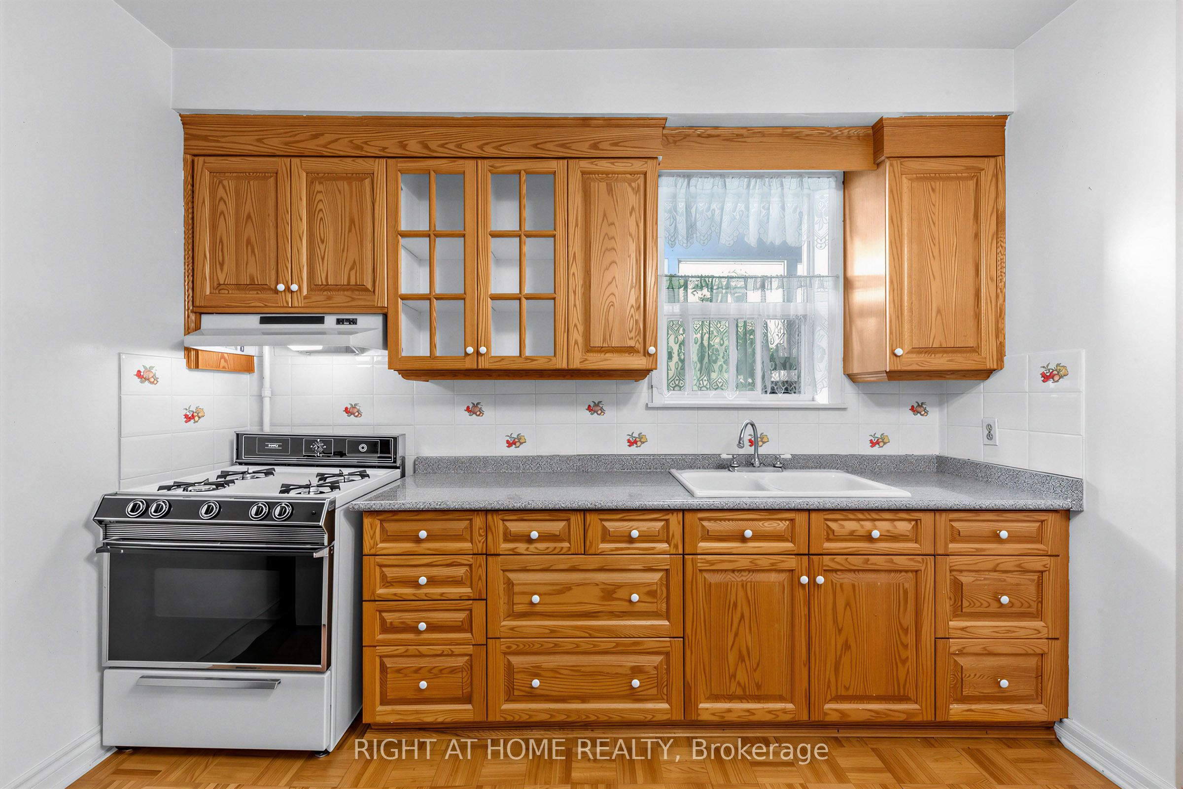 147 Dovercourt Road Property Photo 14