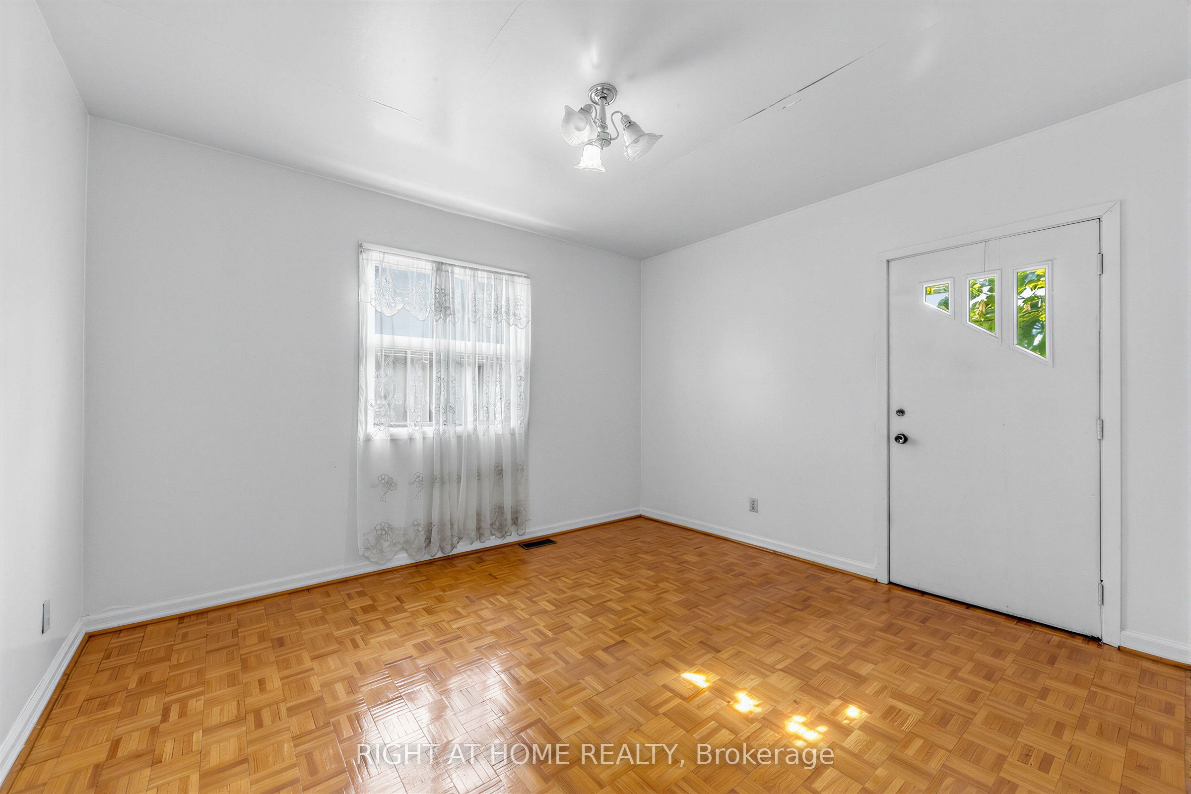 147 Dovercourt Road Property Photo 16