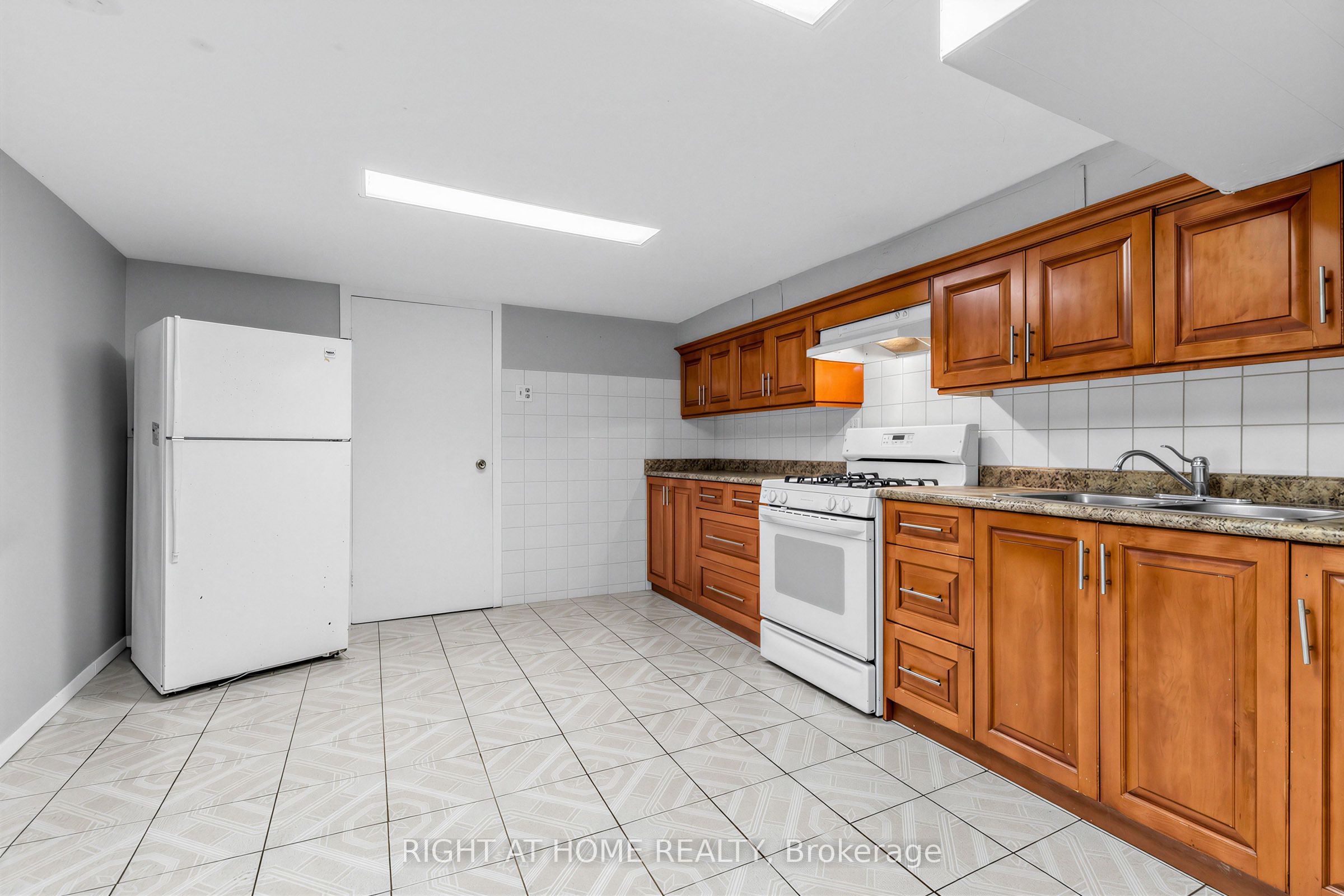 147 Dovercourt Road Property Photo 32