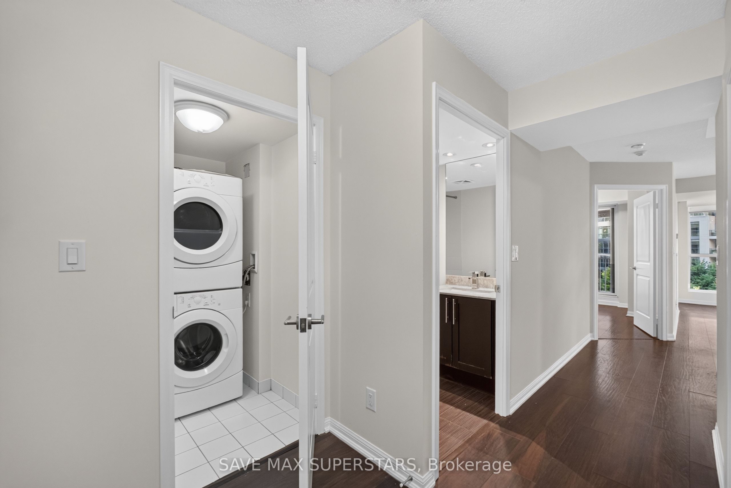 35 Bastion Street 714 Property Photo 4