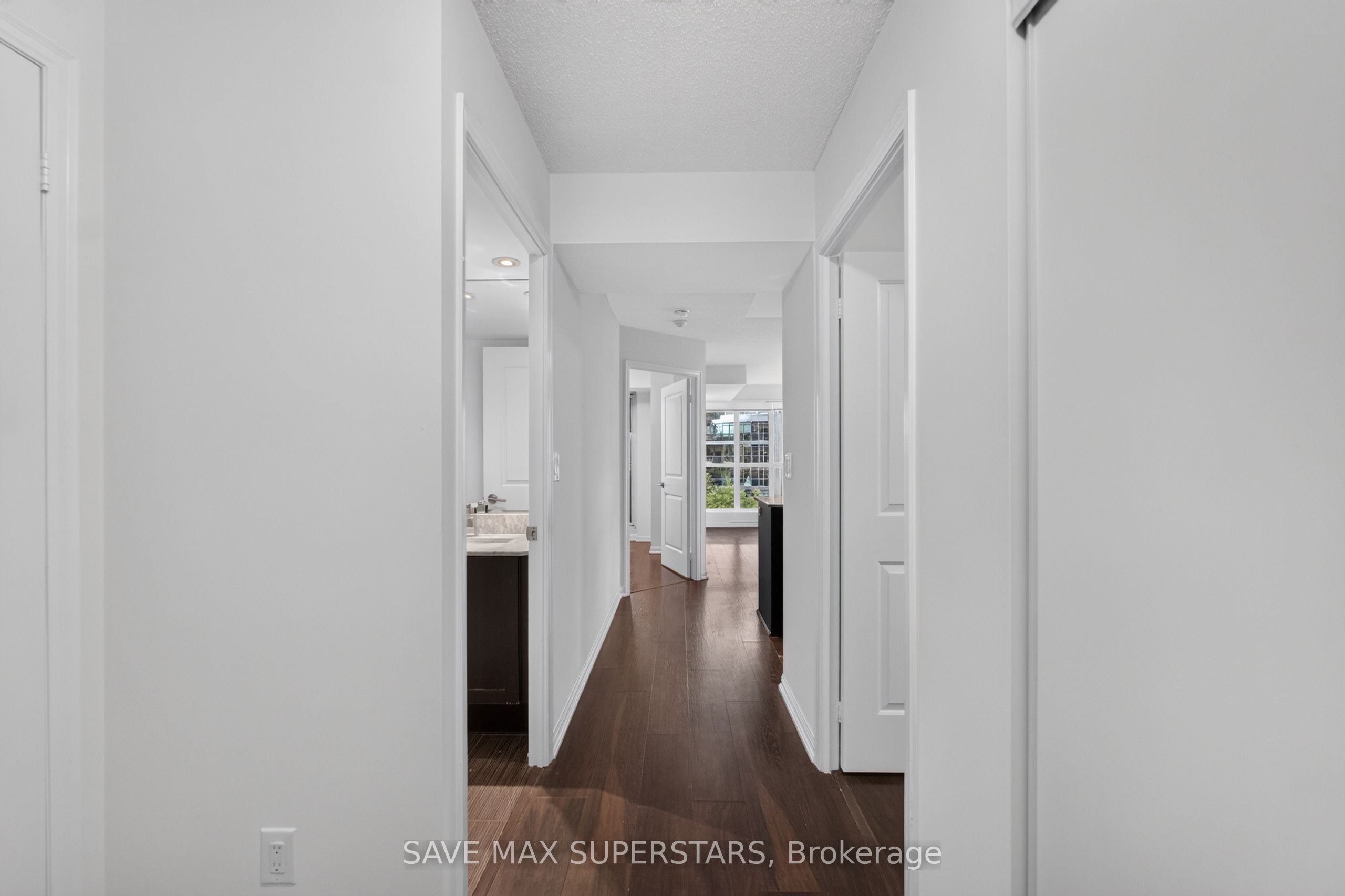 35 Bastion Street 714 Property Photo 5