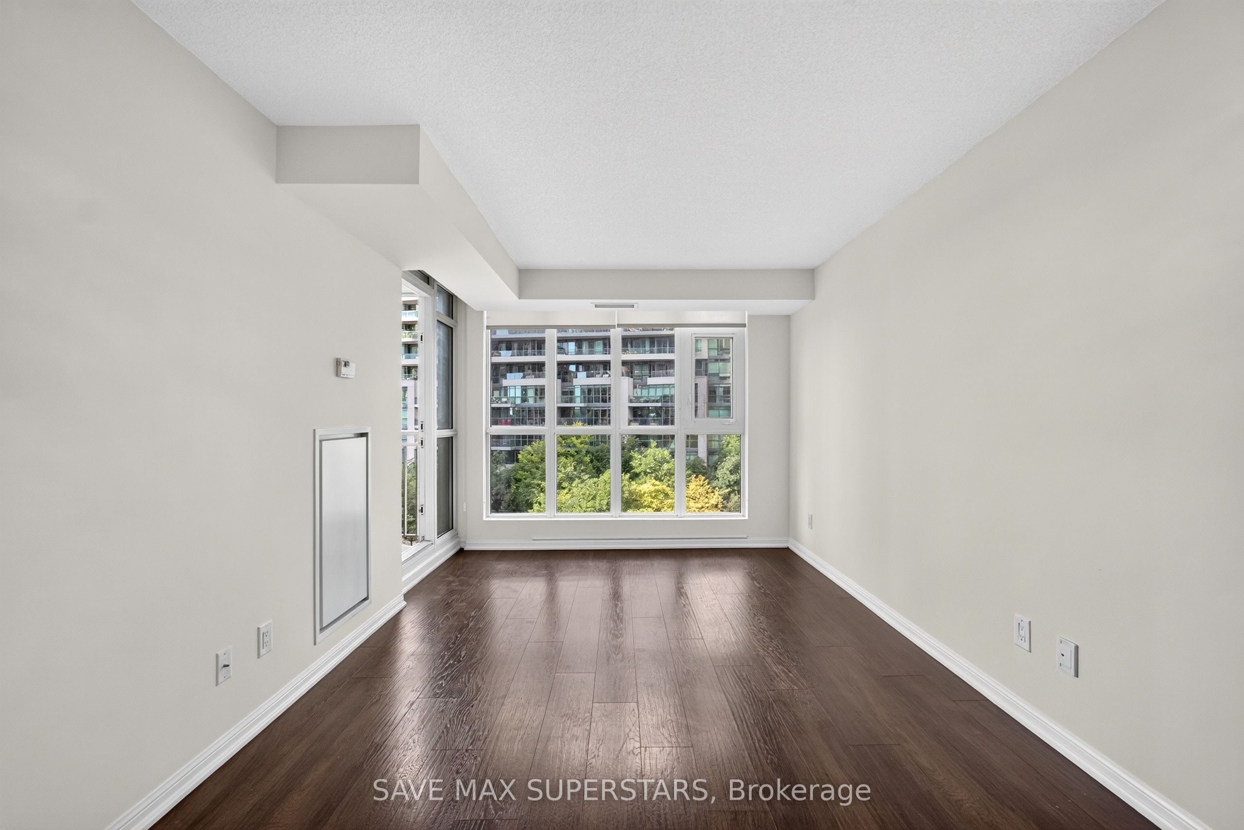 35 Bastion Street 714 Property Photo 9