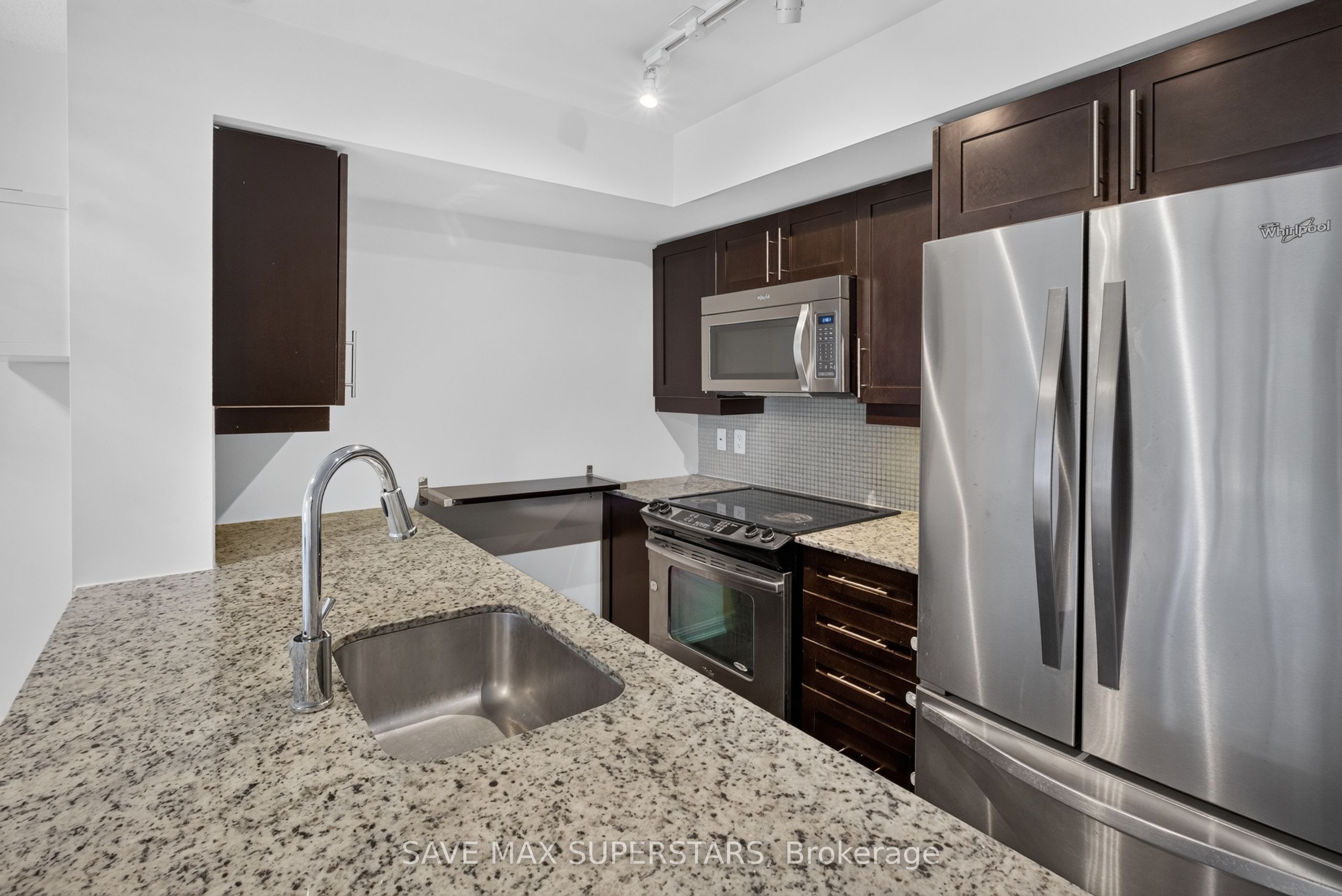 35 Bastion Street 714 Property Photo 22