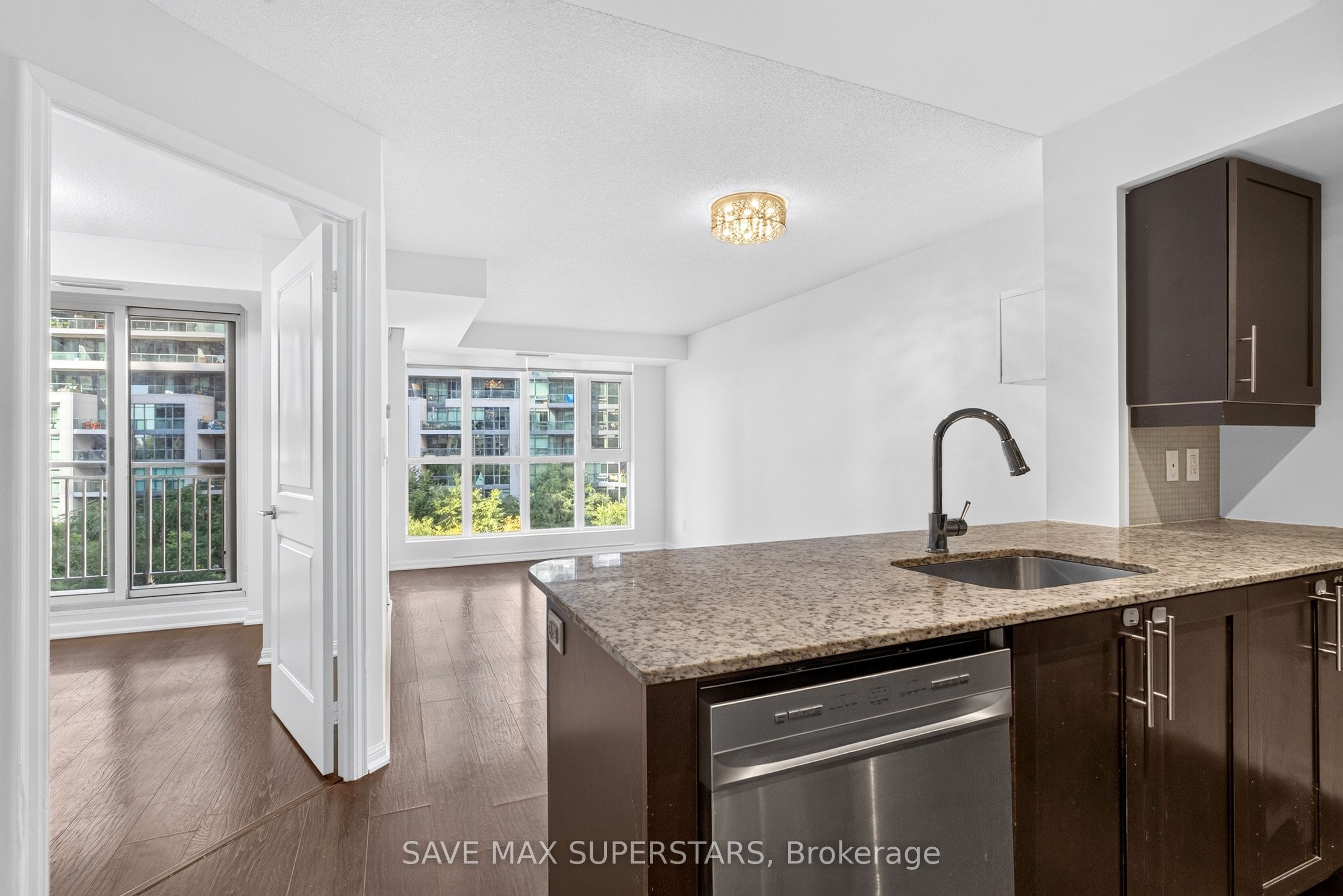 35 Bastion Street 714 Property Photo 23