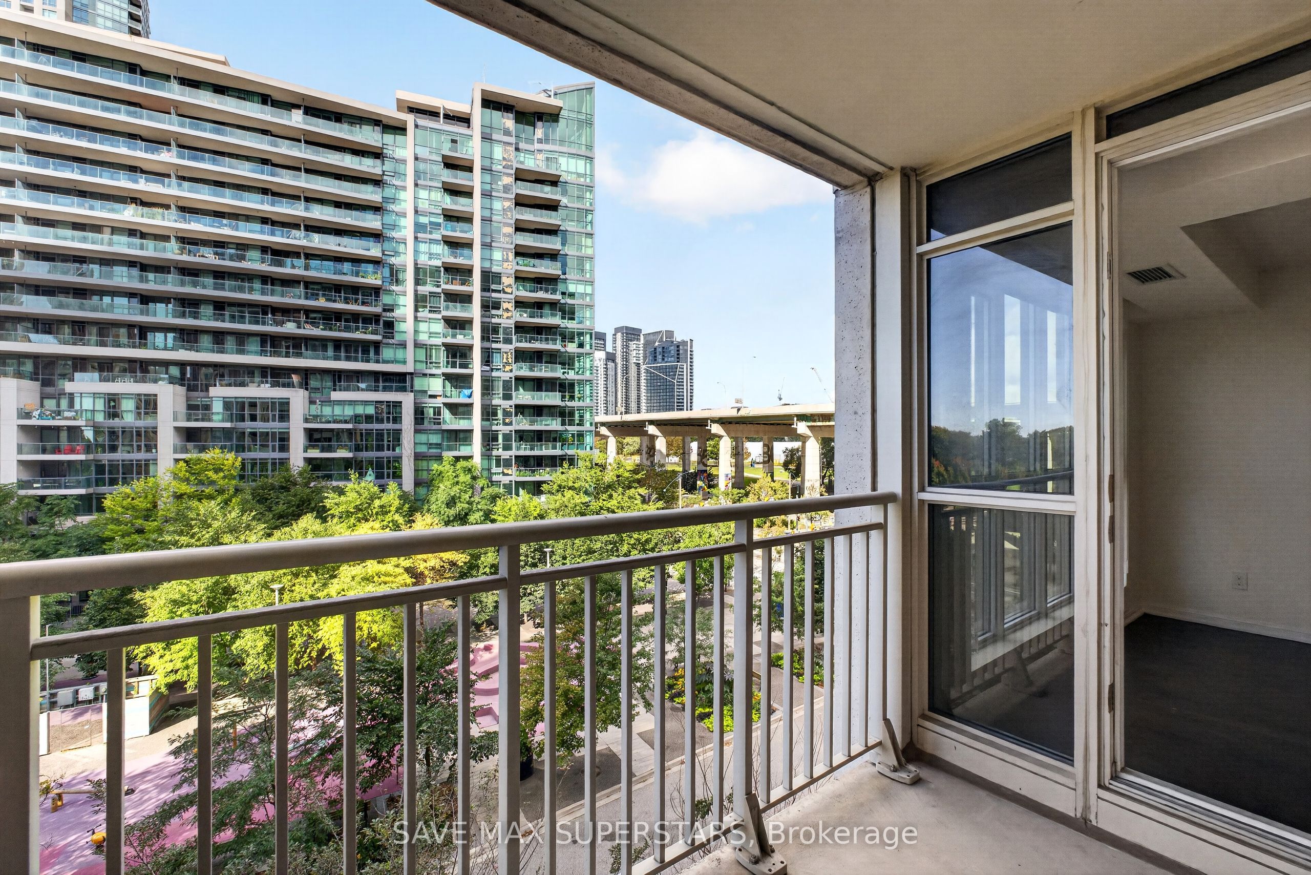 35 Bastion Street 714 Property Photo 28