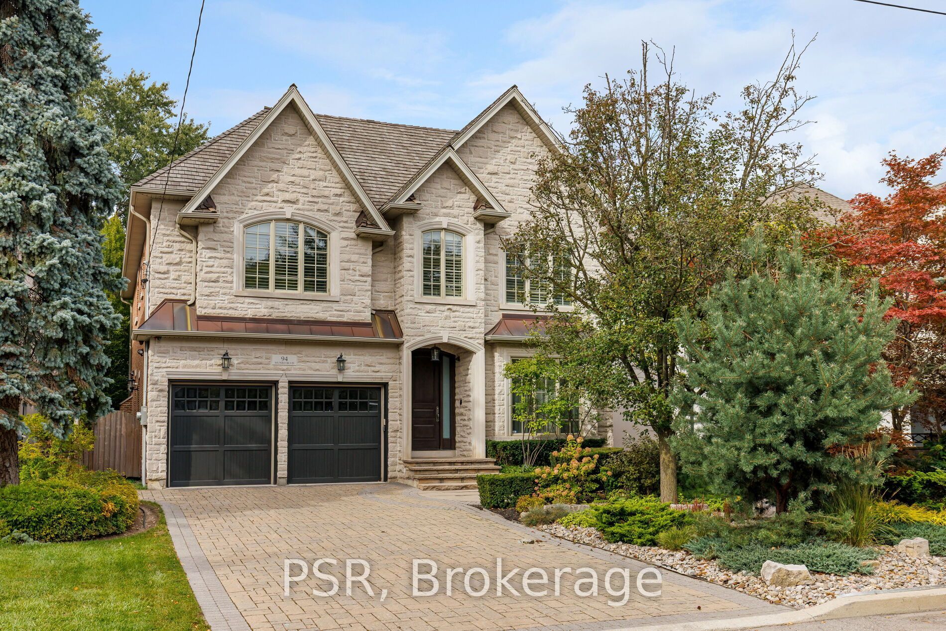 94 Munro Boulevard Property Photo 1