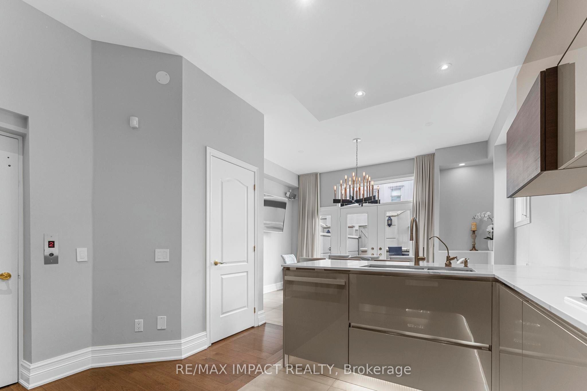 260 Russell Hill Road 13 Property Photo 10