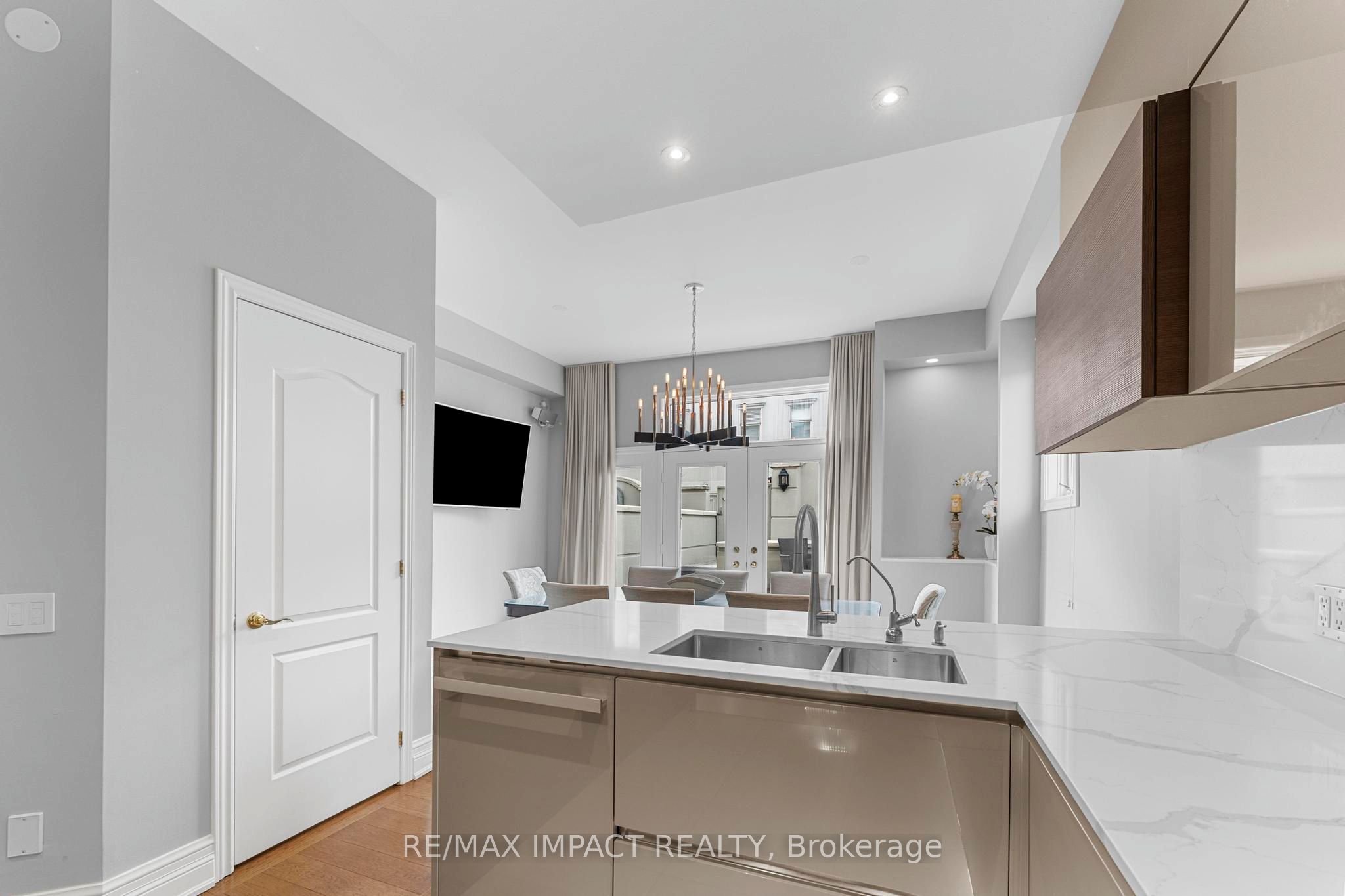 260 Russell Hill Road 13 Property Photo 13