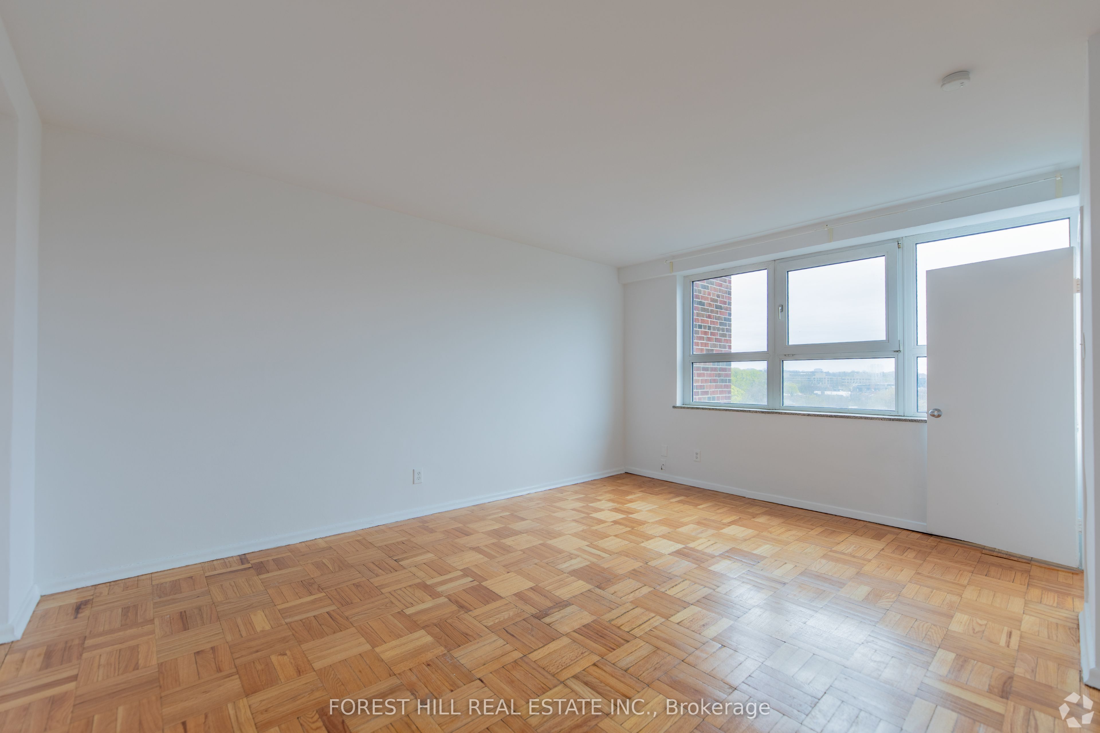 291 Avenue Road 408 Property Photo 6