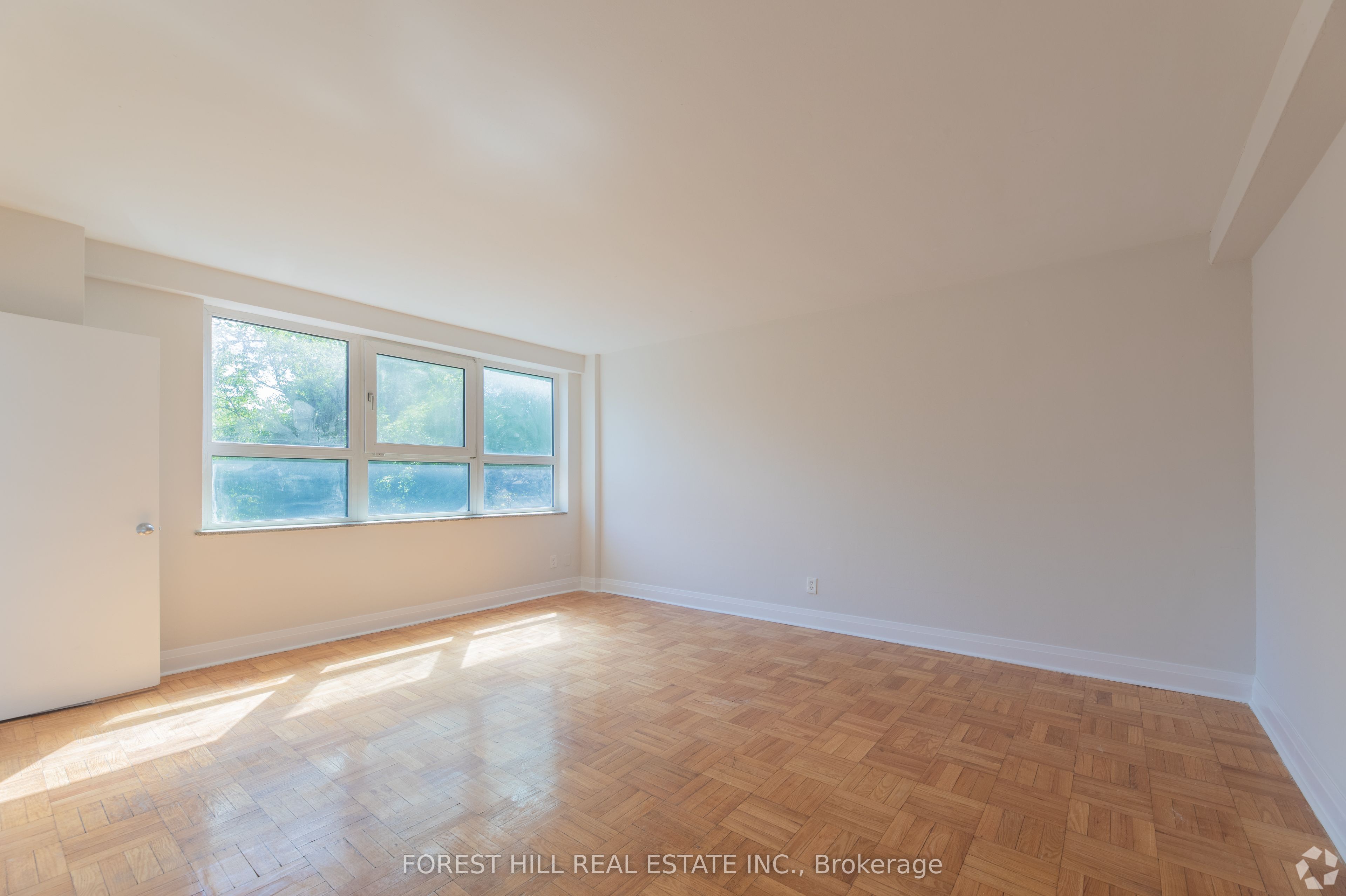 291 Avenue Road 408 Property Photo 10