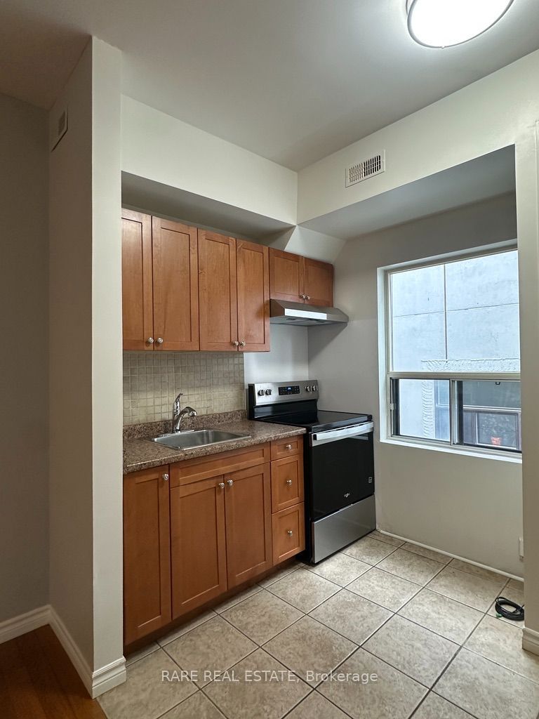 249 Augusta Avenue 202 Property Photo 3