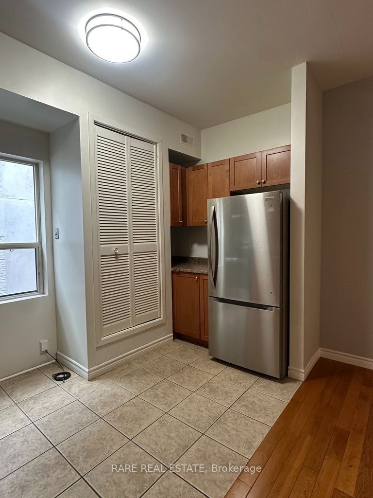 249 Augusta Avenue 202 Property Photo 4