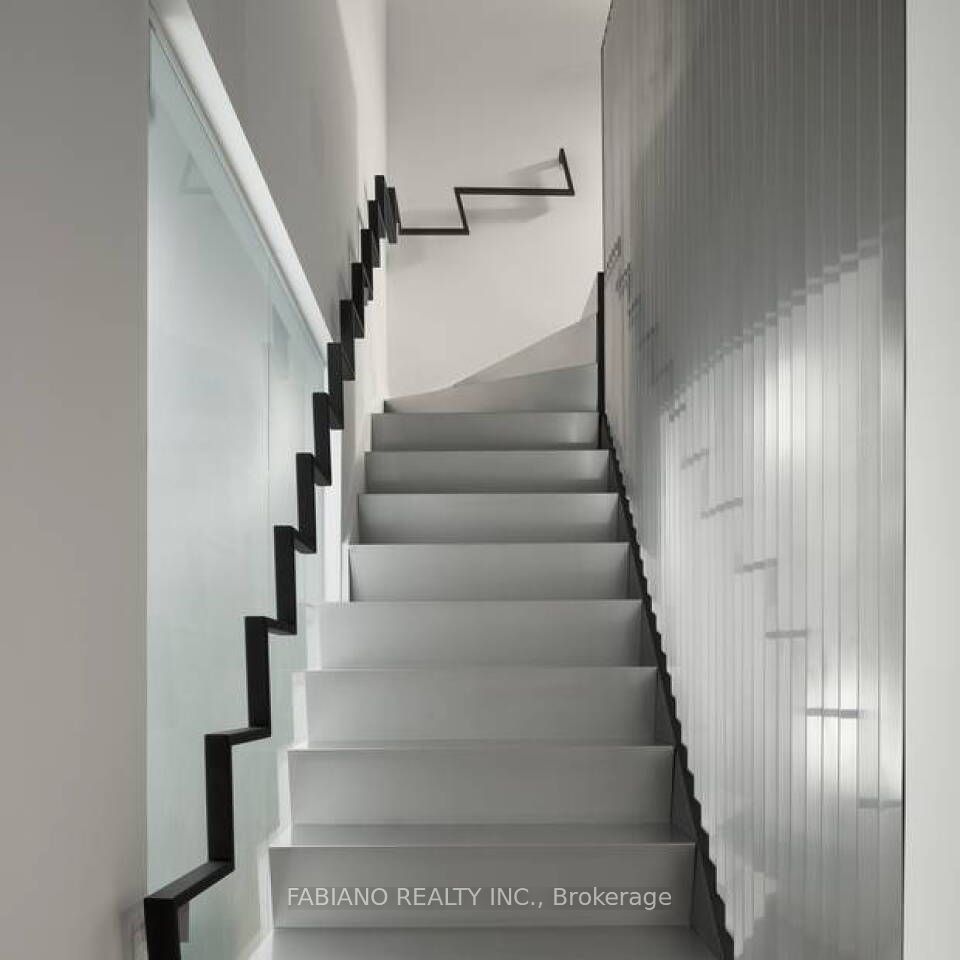 43 Hanna Avenue 532 Property Photo 24