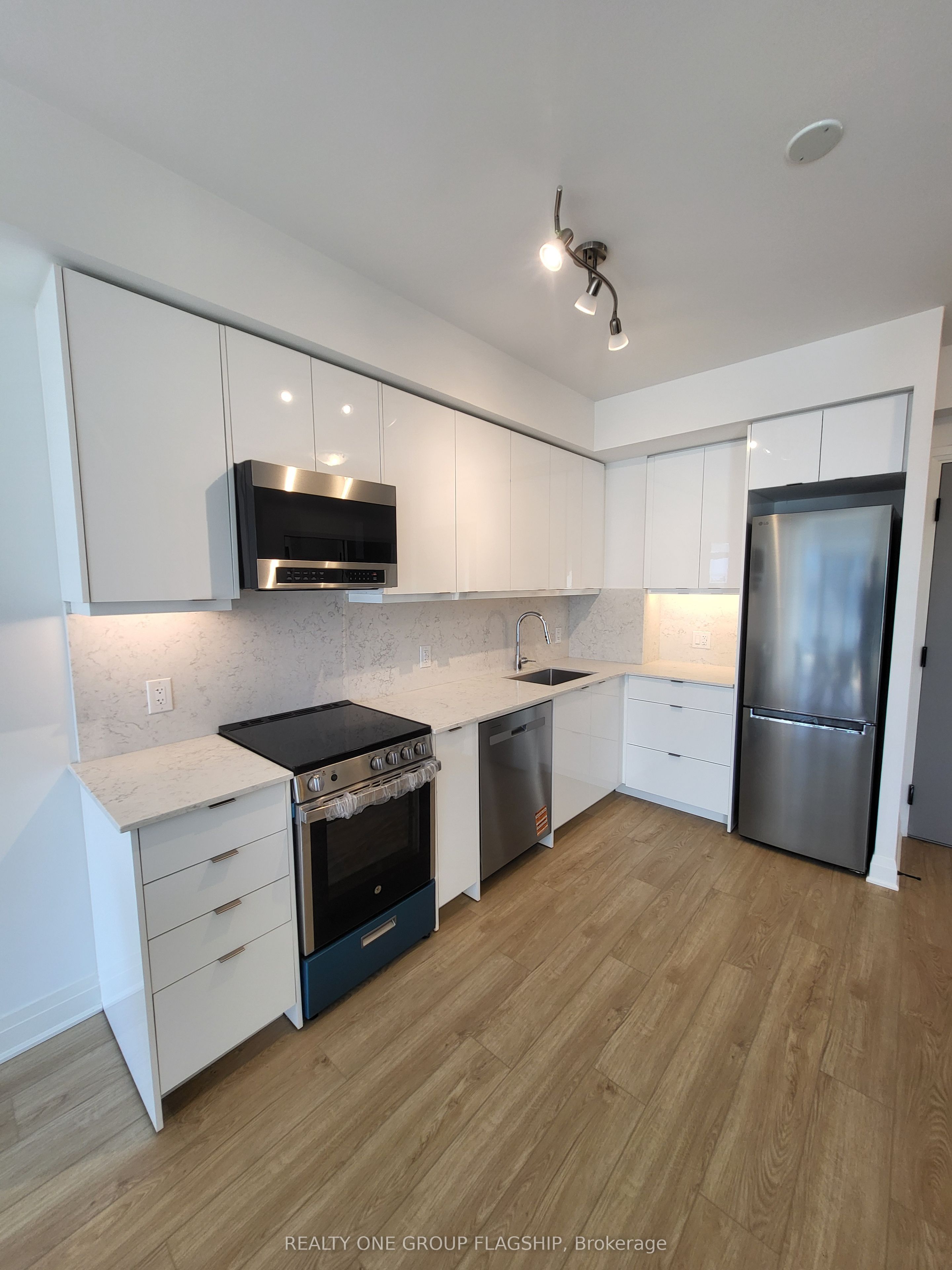 700 W Sheppard Avenue W 618 Property Photo 8