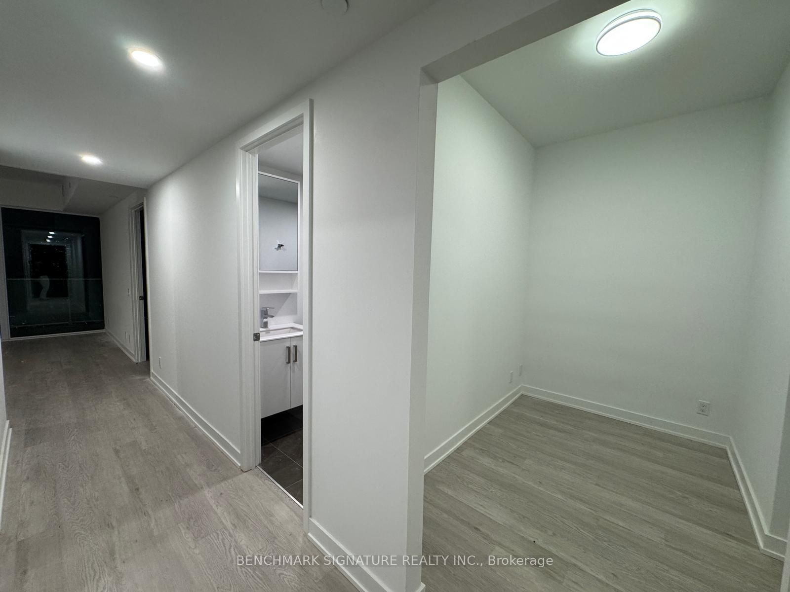 88 Queen Street E 5806 Property Photo 2