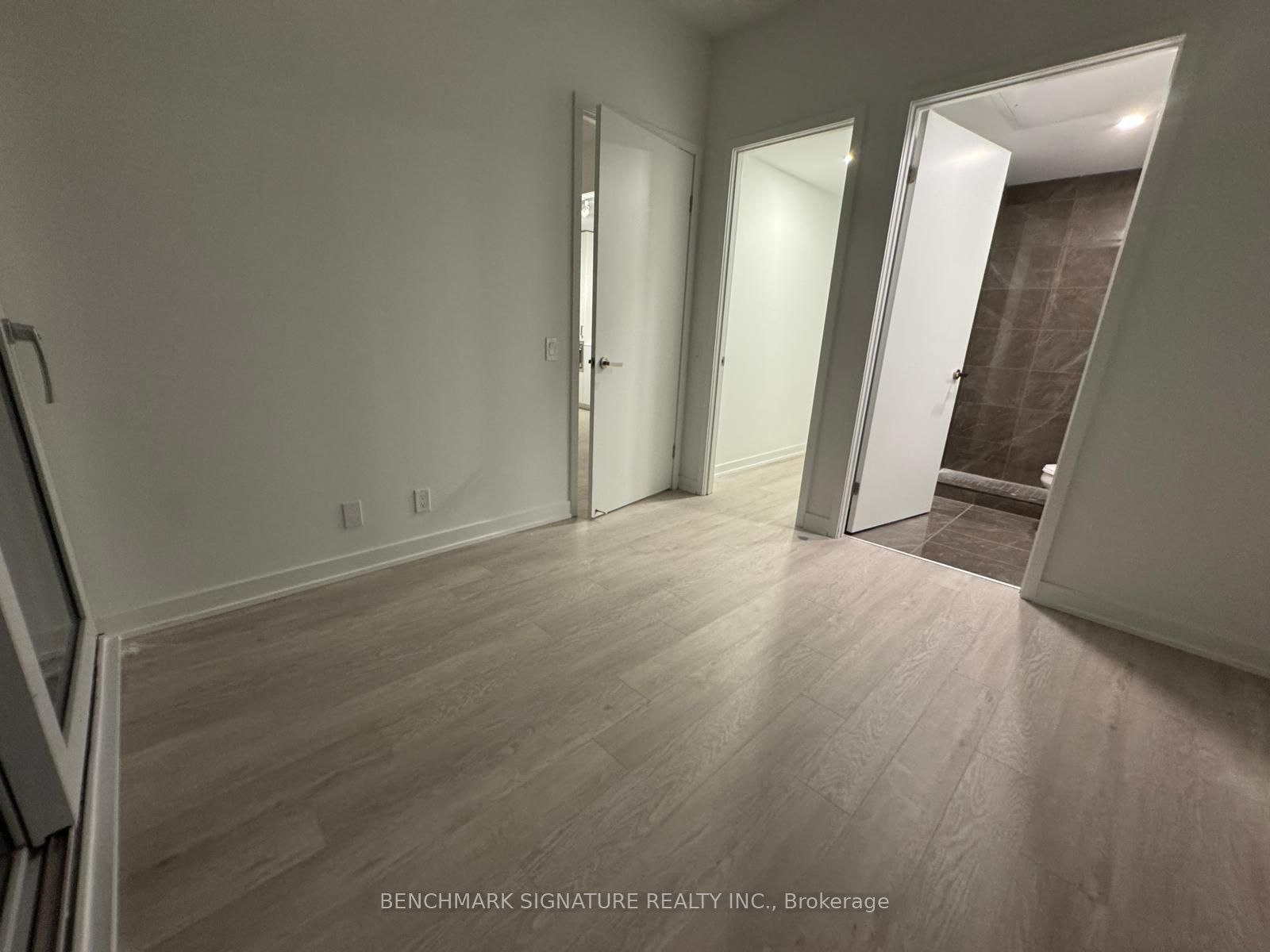 88 Queen Street E 5806 Property Photo 4