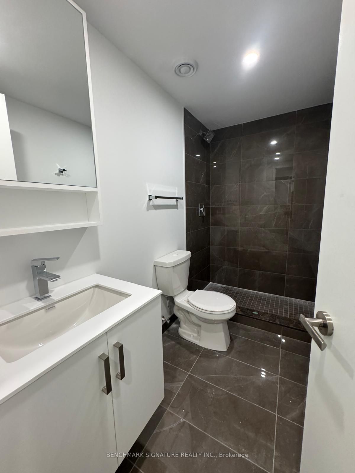 88 Queen Street E 5806 Property Photo 11