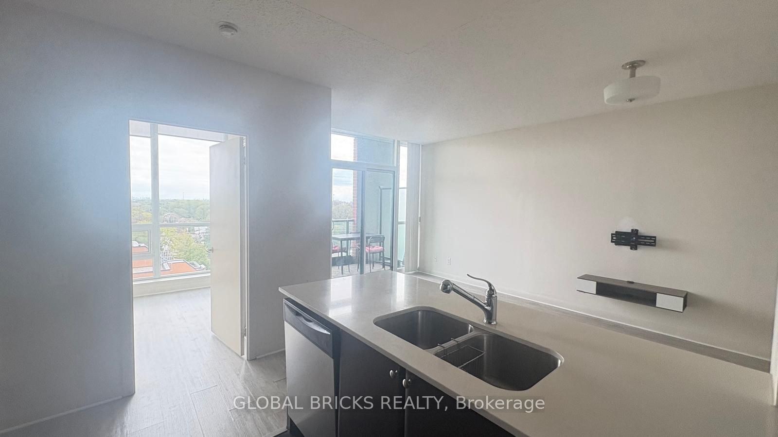 525 Wilson Avenue 911 Property Photo 17