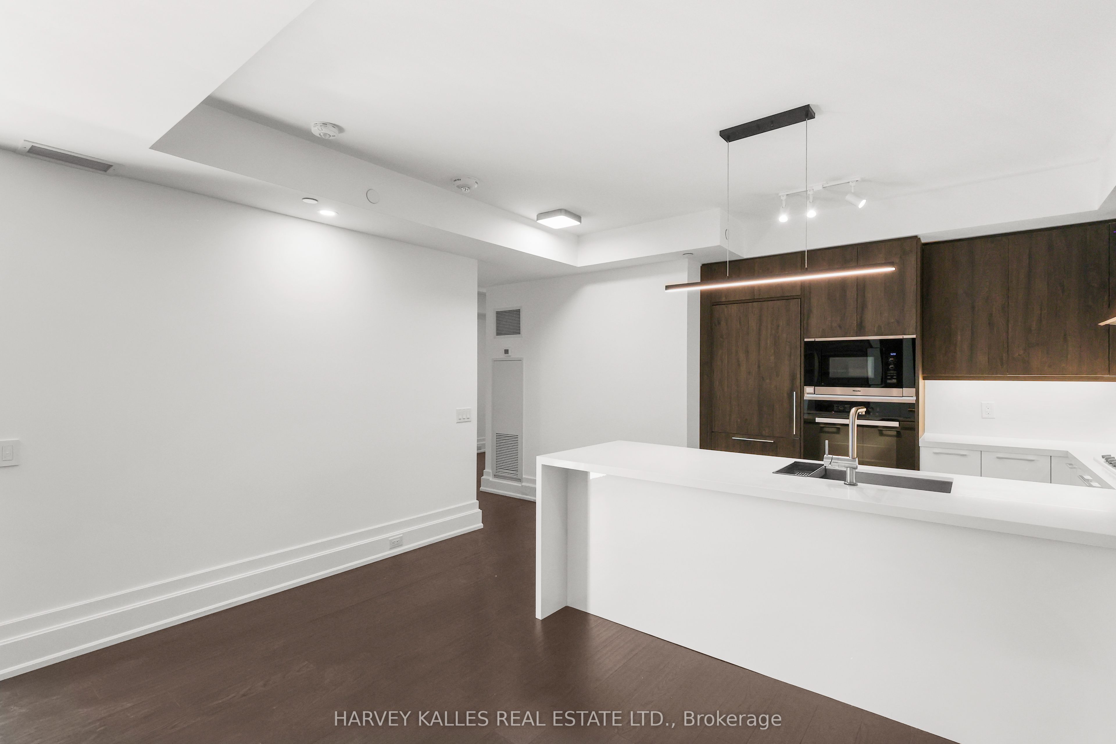 3 Southvale Drive 401 Property Photo 25