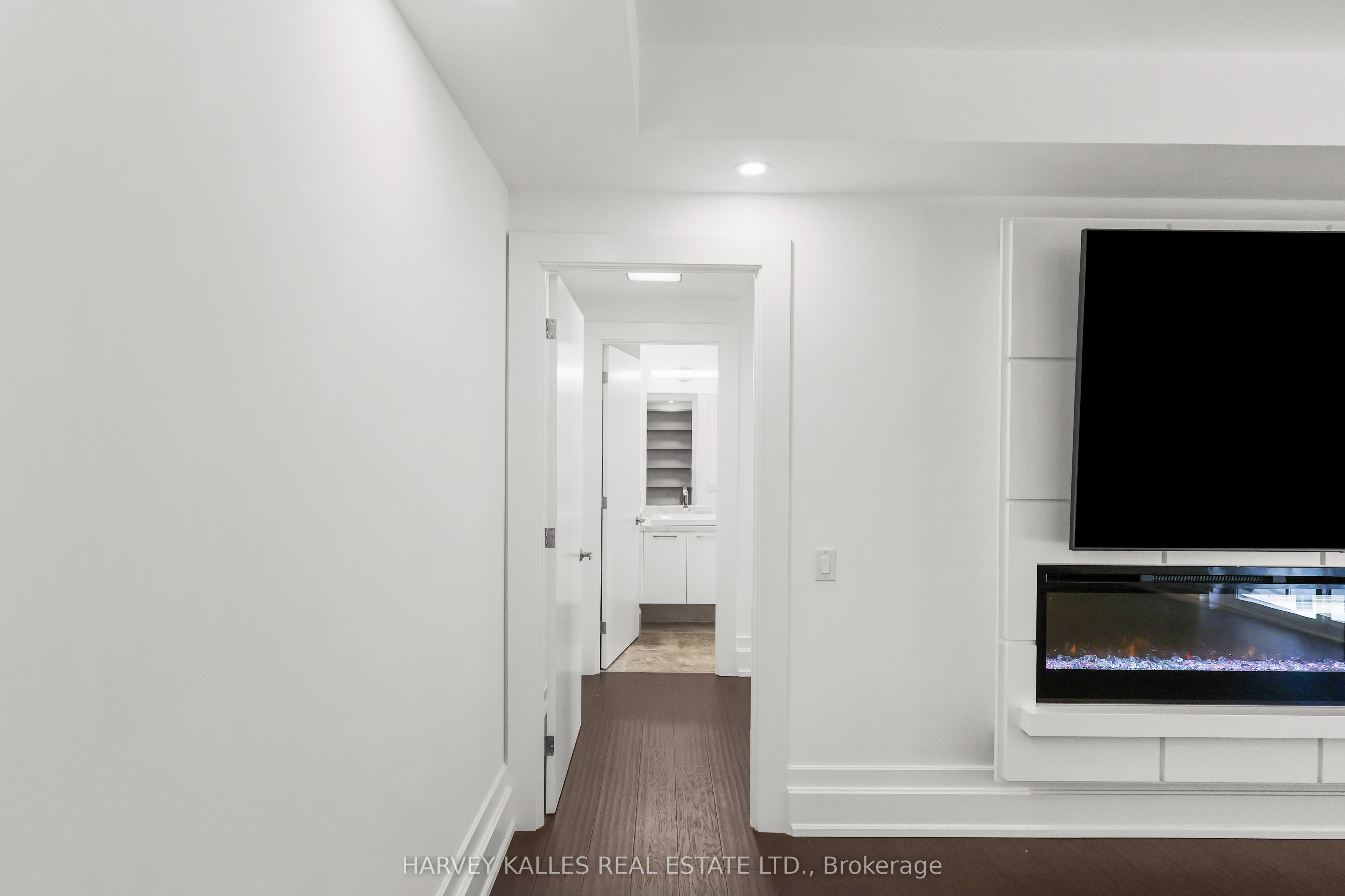 3 Southvale Drive 401 Property Photo 26
