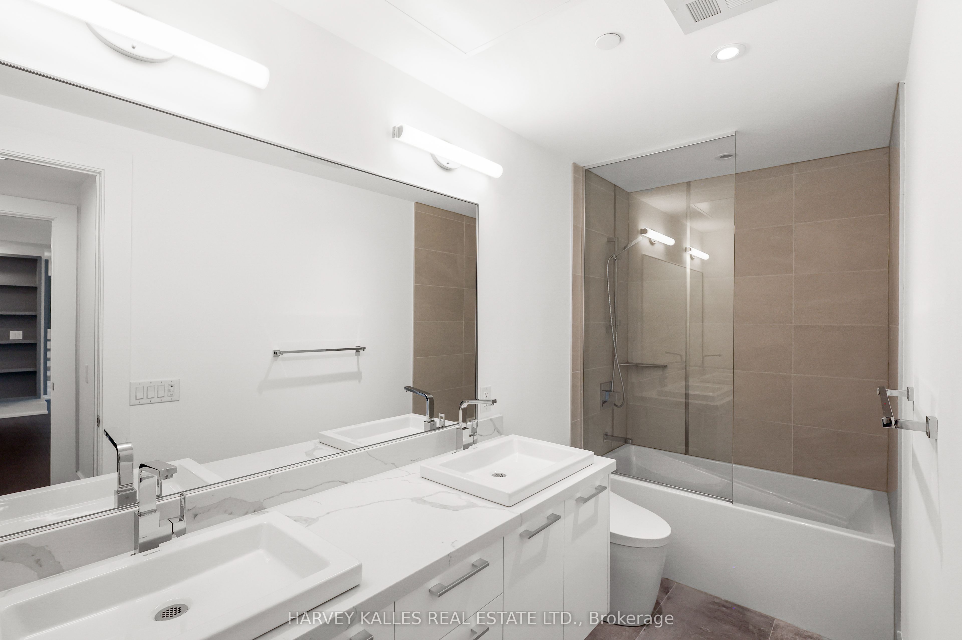 3 Southvale Drive 401 Property Photo 28