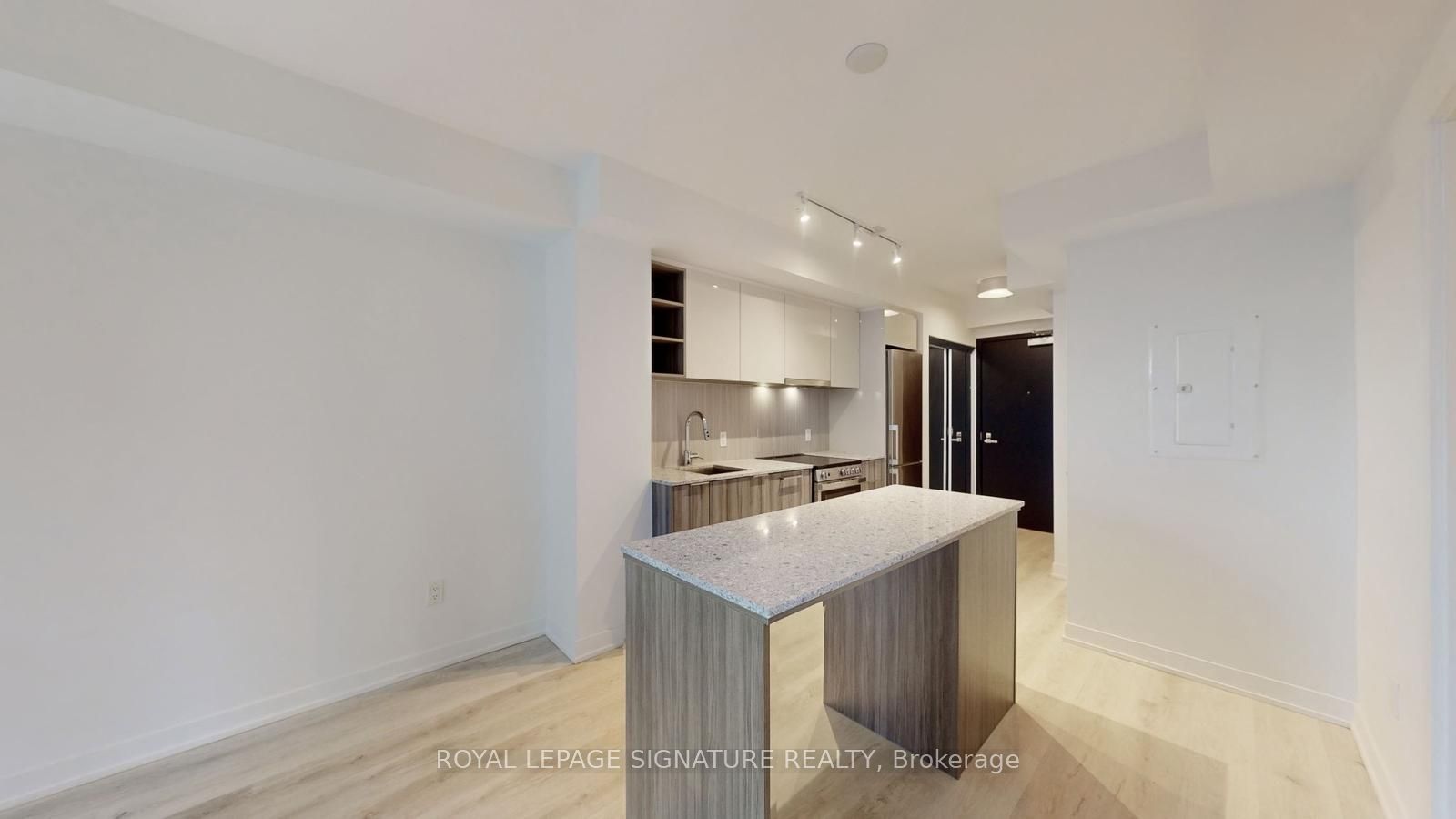 31 Tippett Road 543 Property Photo 2