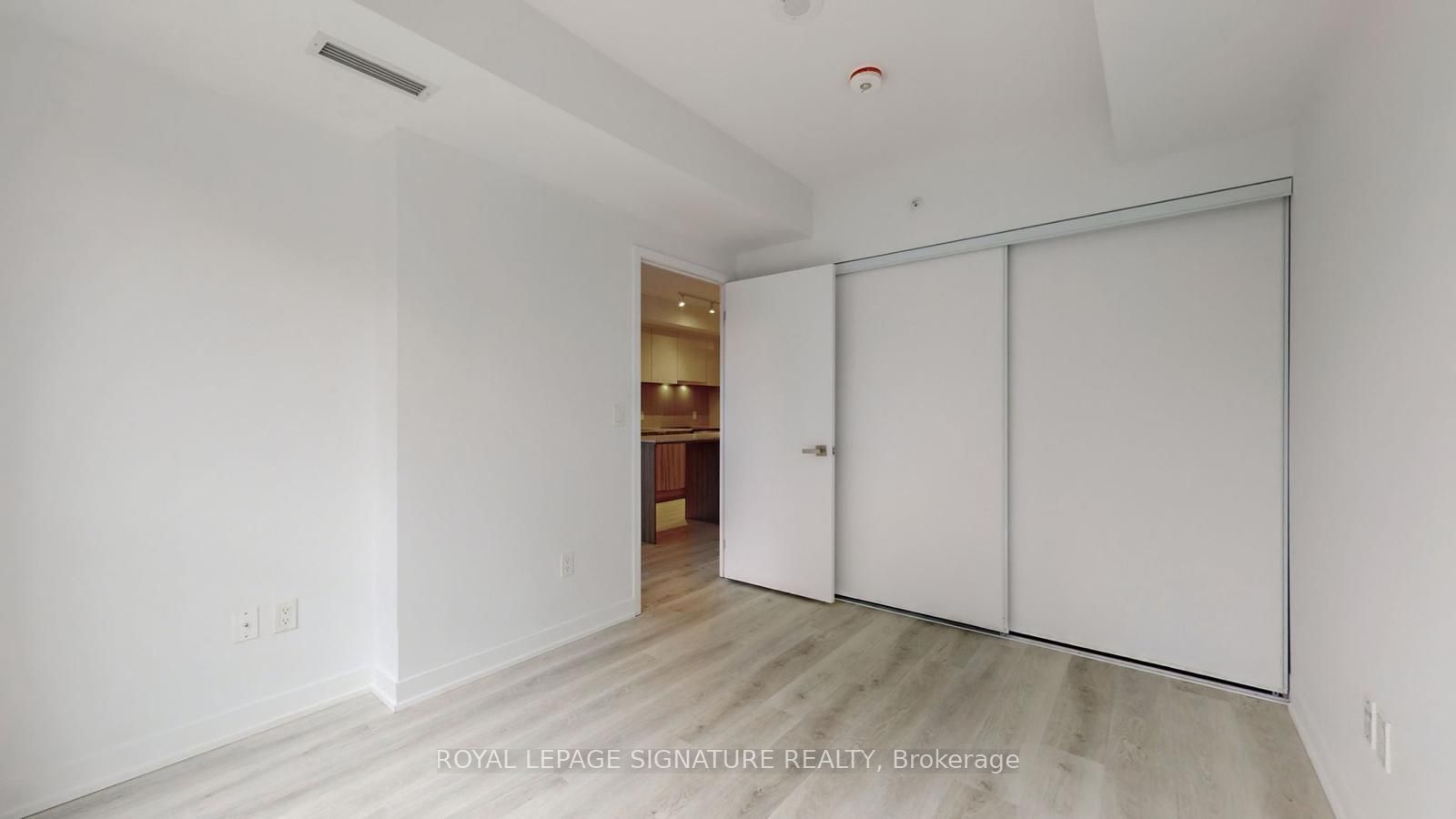 31 Tippett Road 543 Property Photo 11