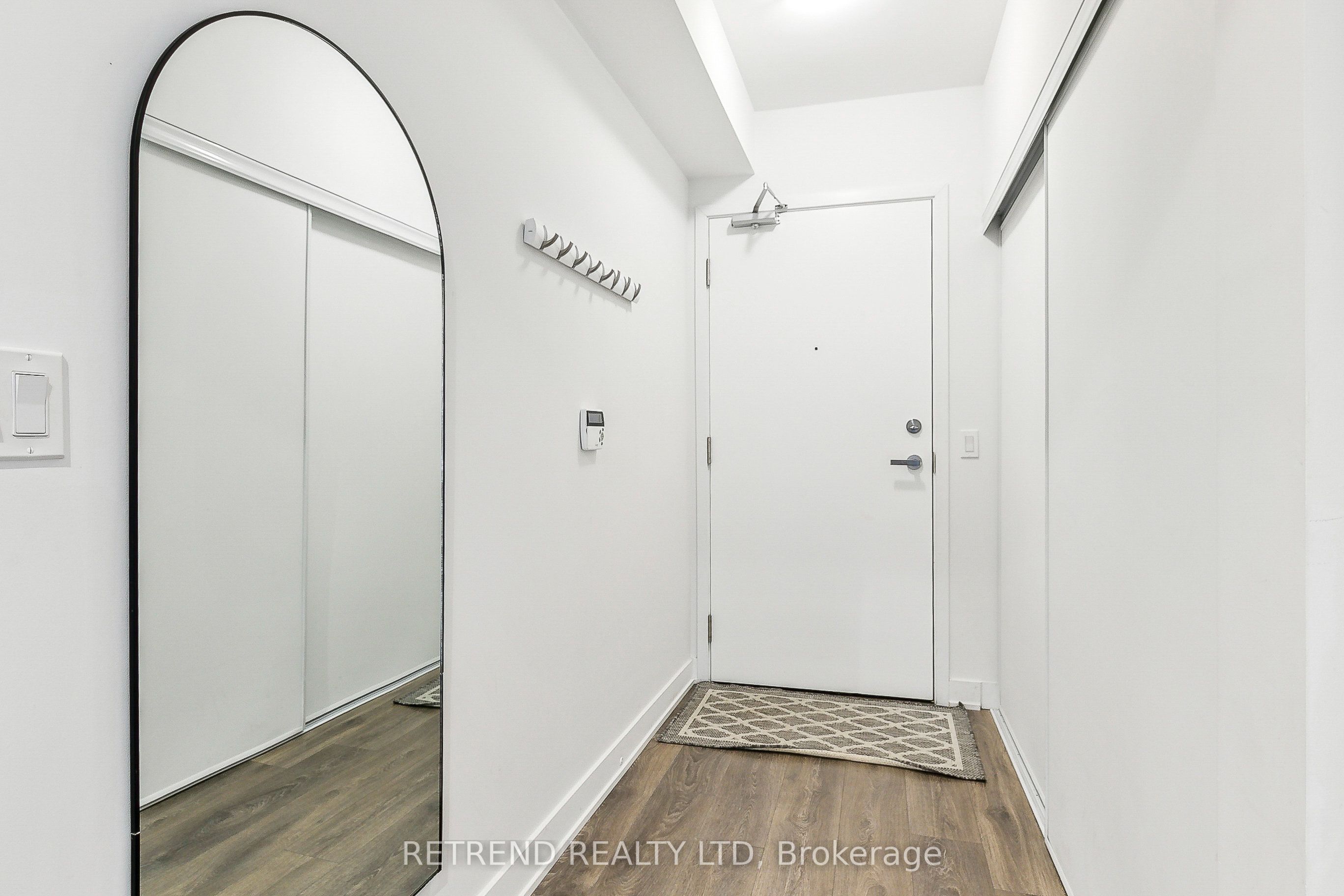 195 Redpath Avenue 1402 Property Photo 3