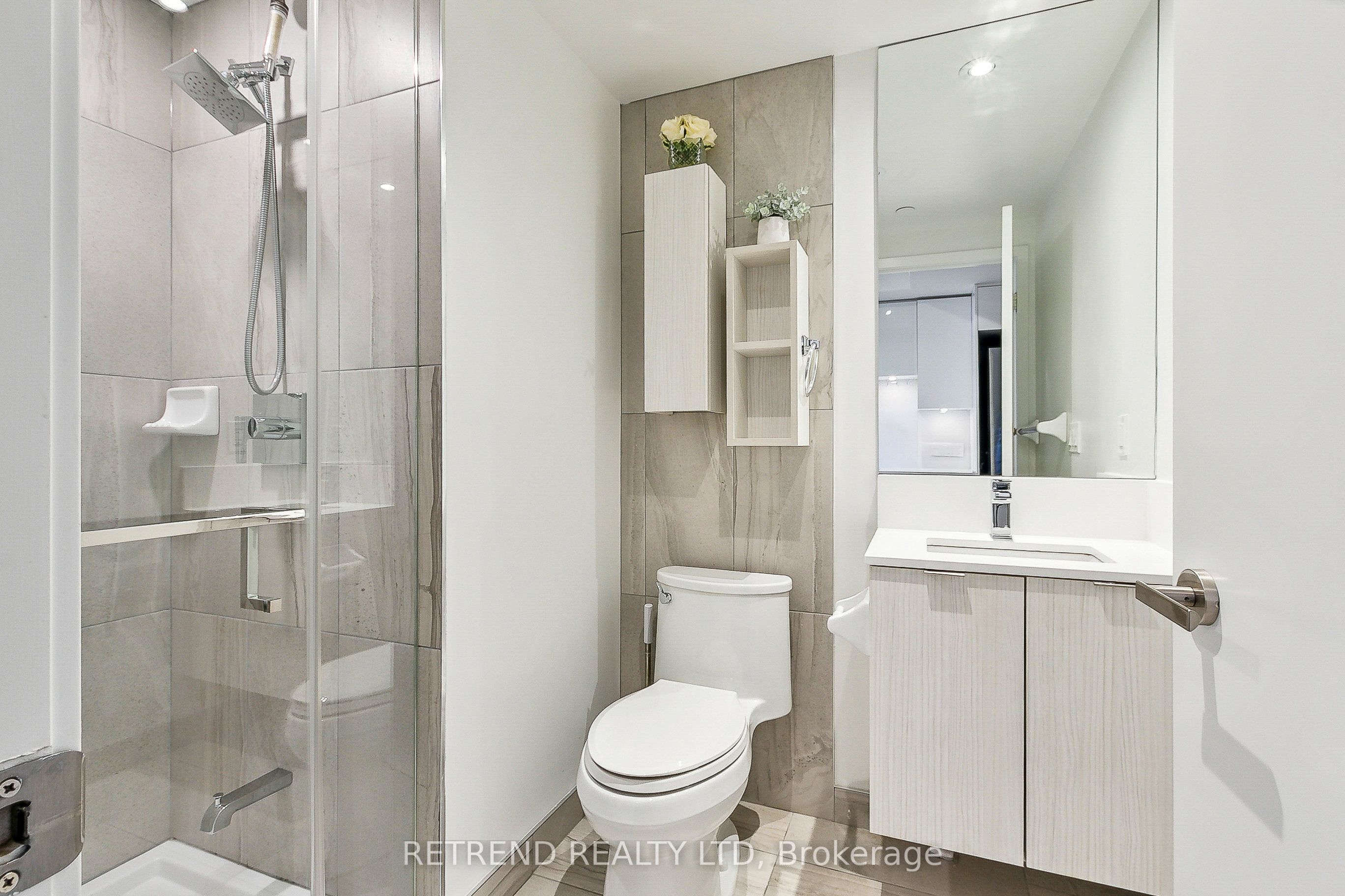 195 Redpath Avenue 1402 Property Photo 11