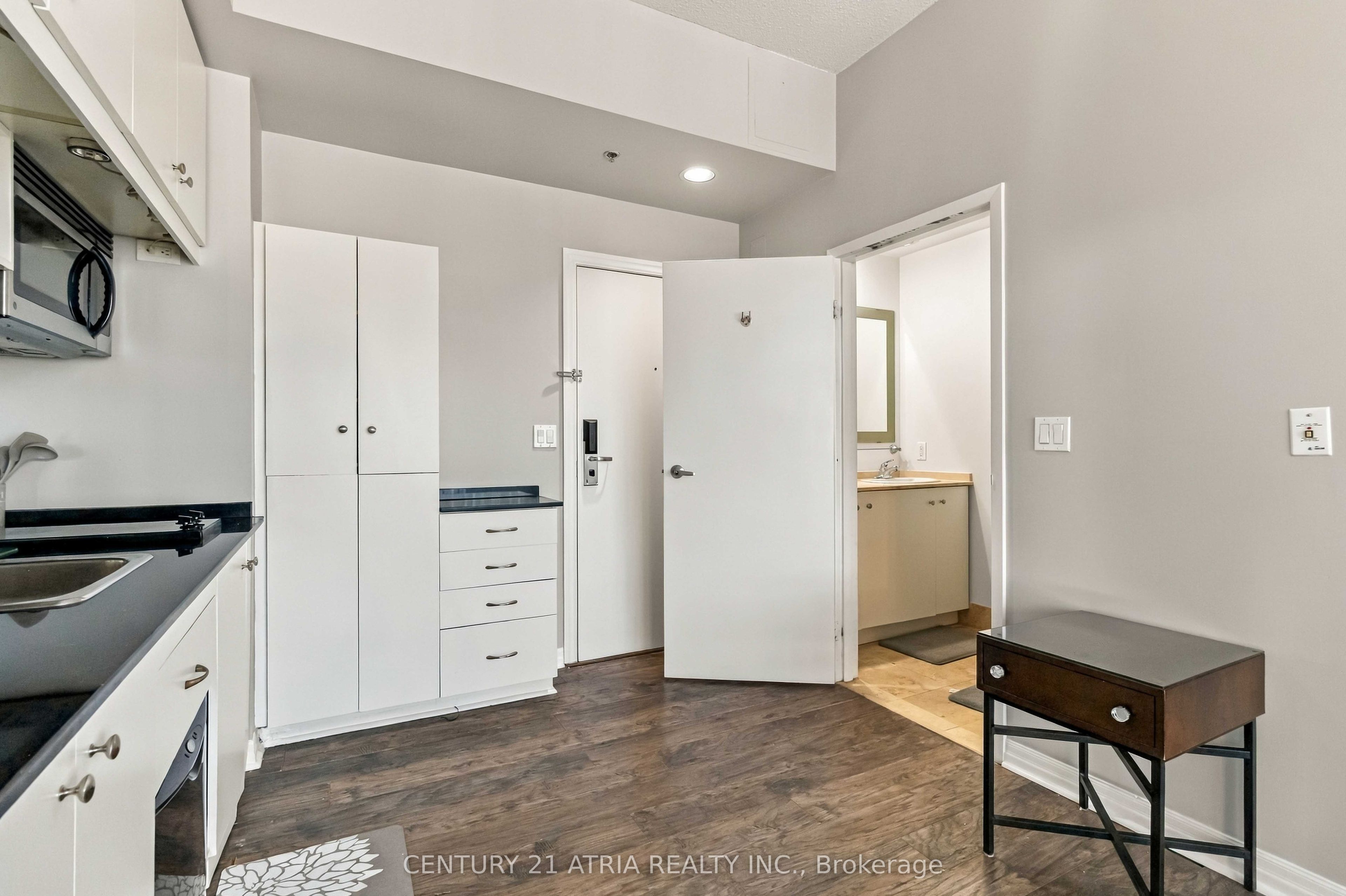 1 King Street W 2109 Property Photo 16