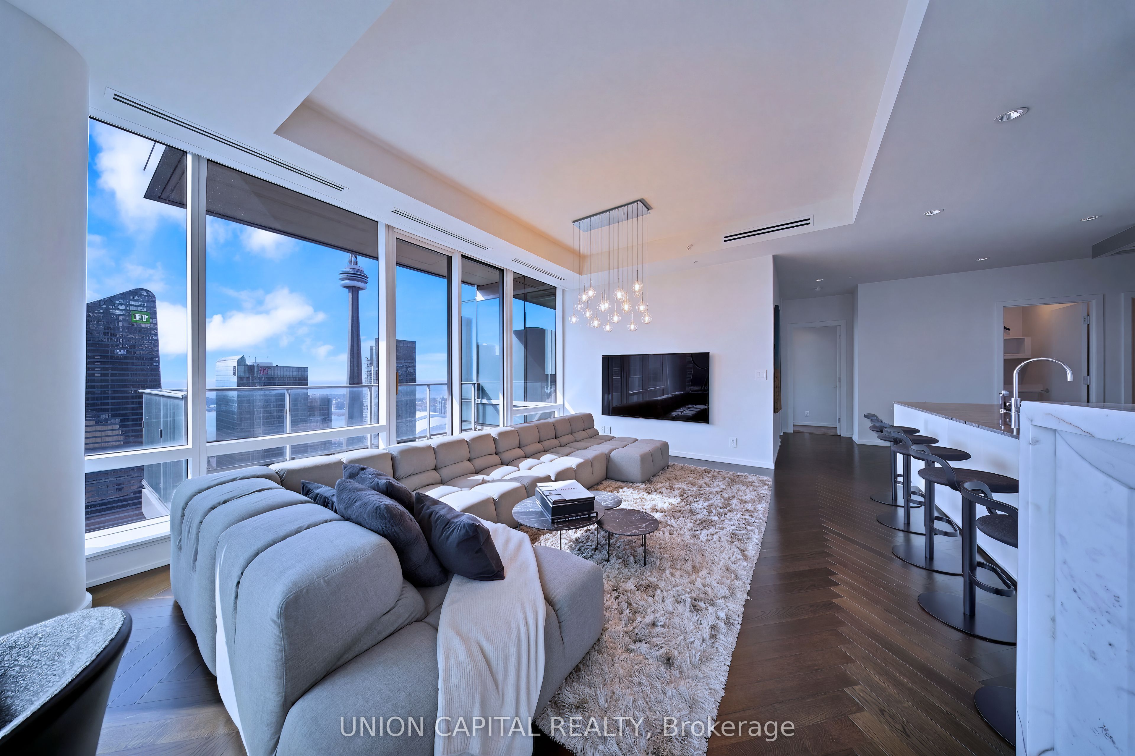 180 University Avenue 5508 Property Photo 1