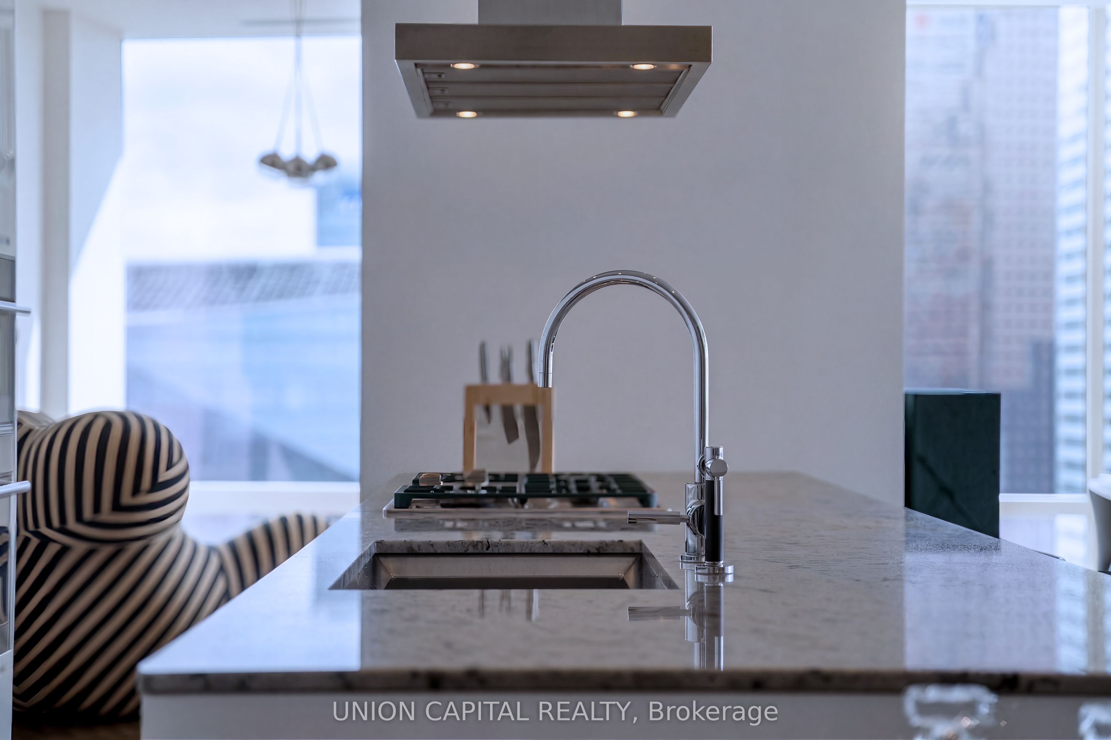 180 University Avenue 5508 Property Photo 10