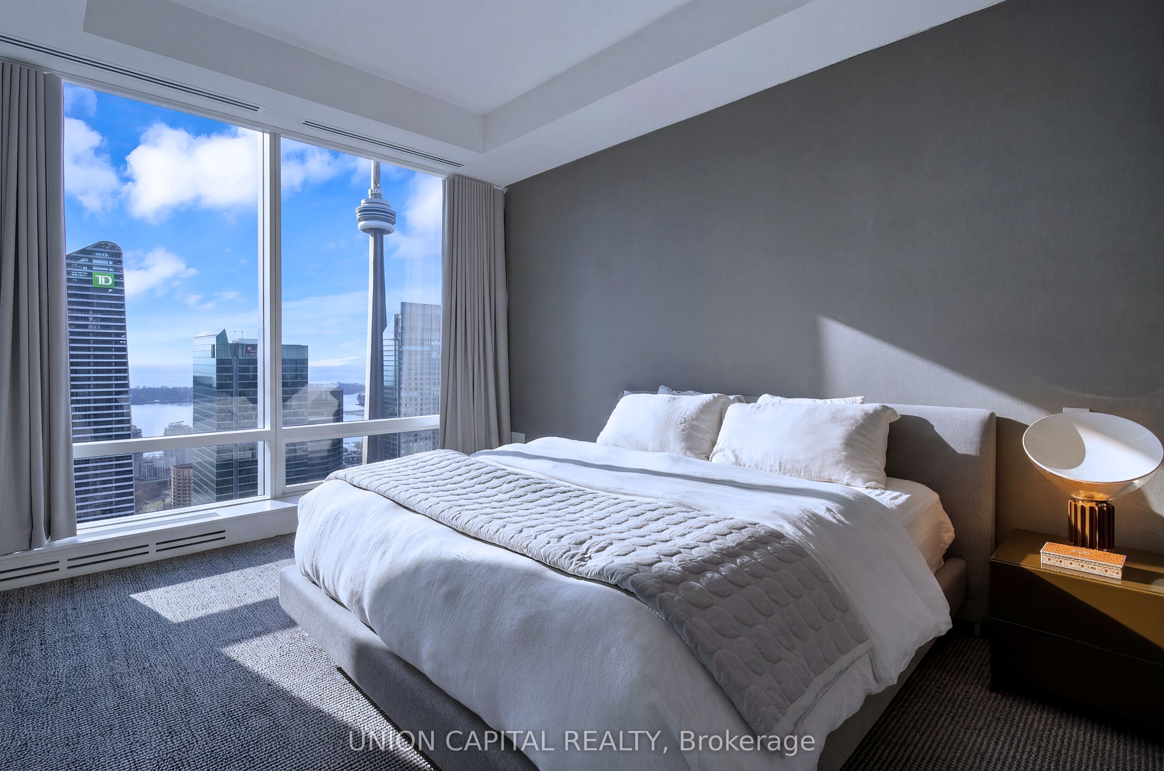 180 University Avenue 5508 Property Photo 16
