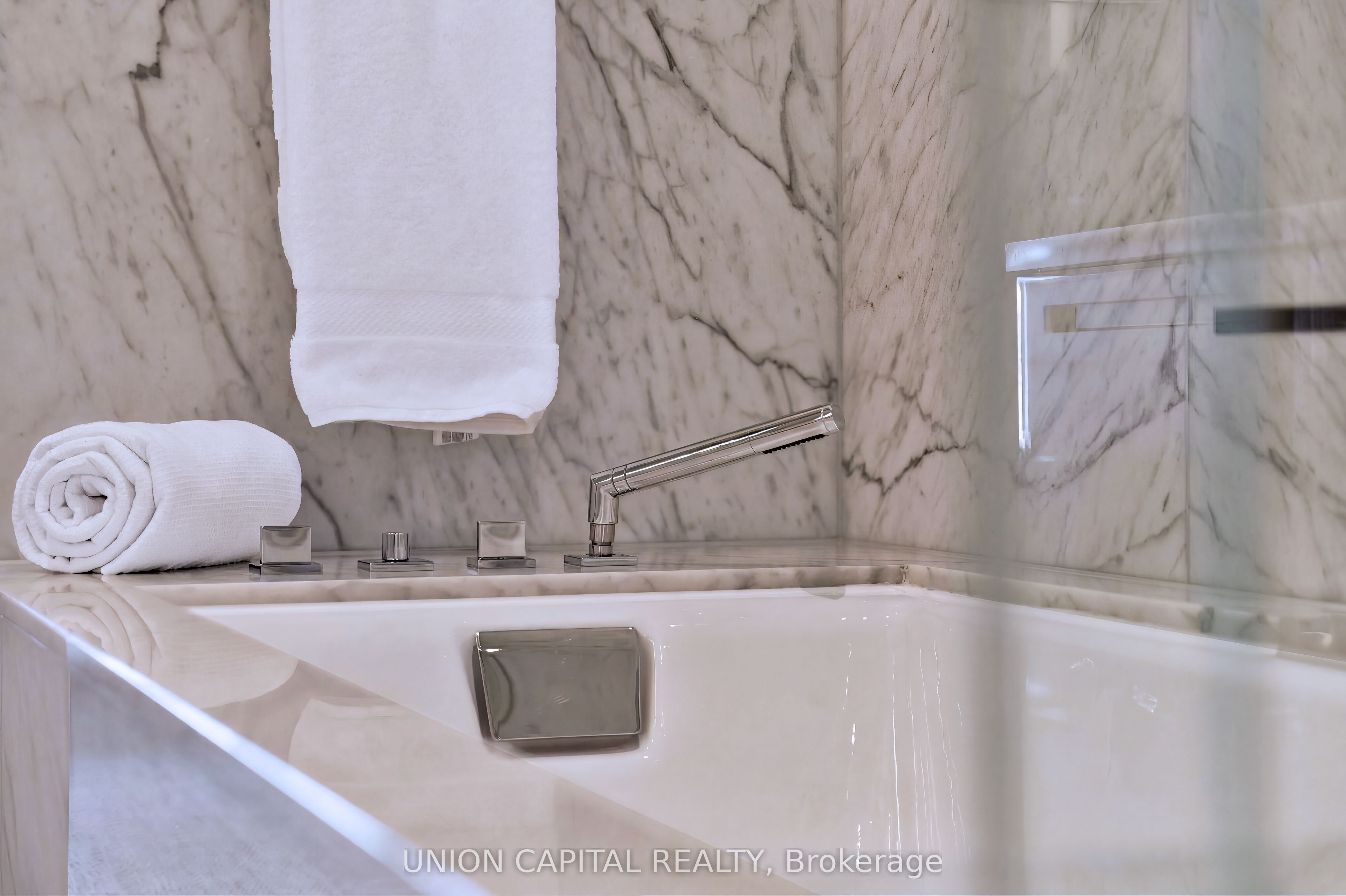 180 University Avenue 5508 Property Photo 22
