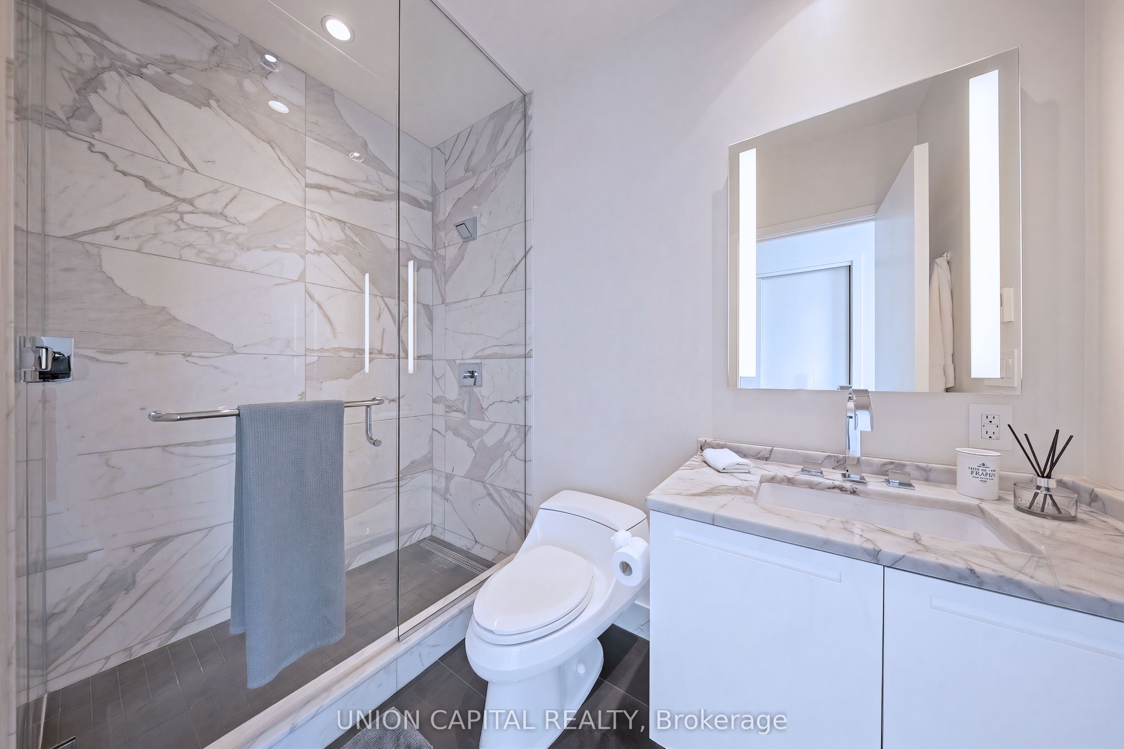 180 University Avenue 5508 Property Photo 25