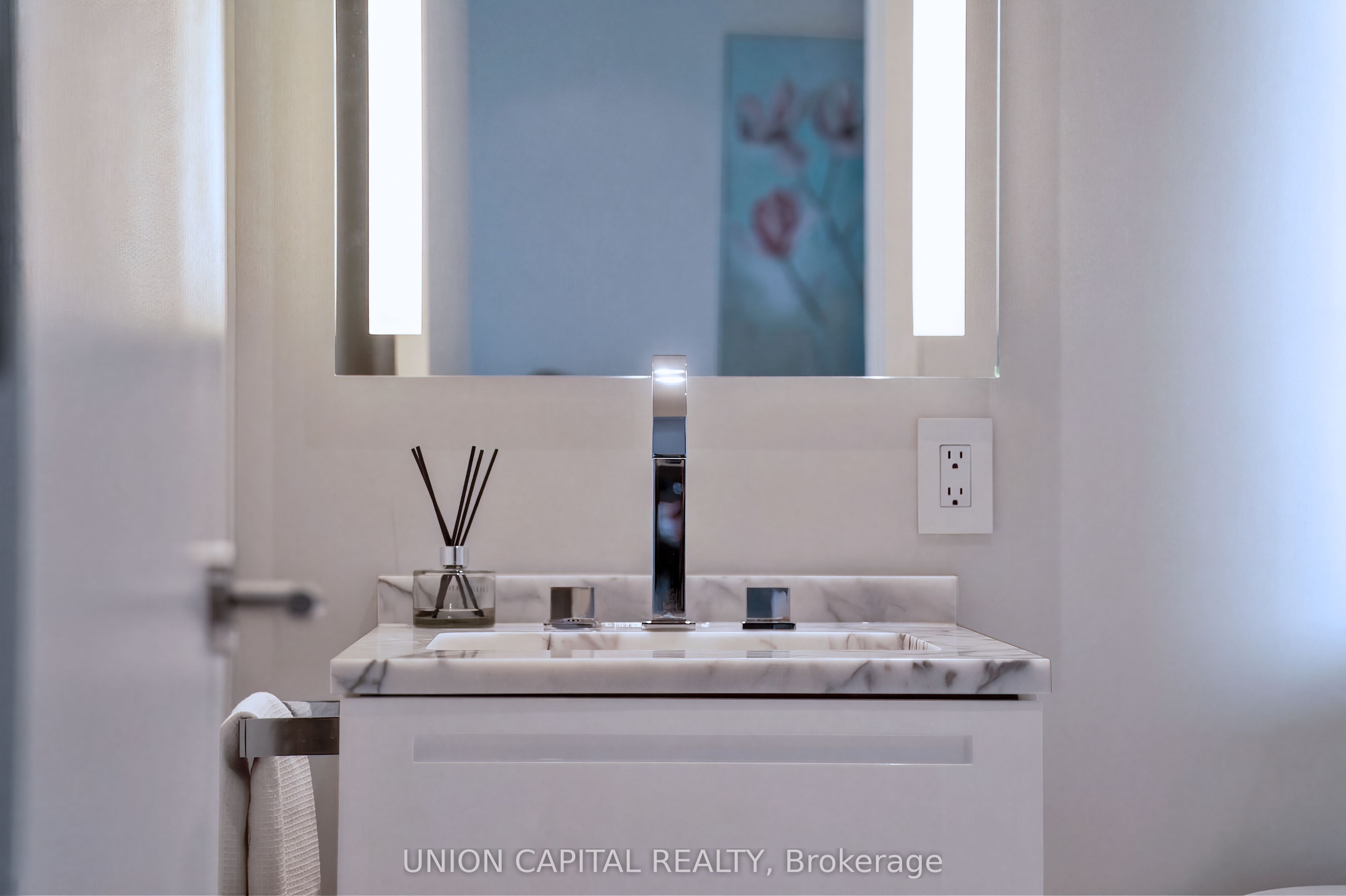 180 University Avenue 5508 Property Photo 29