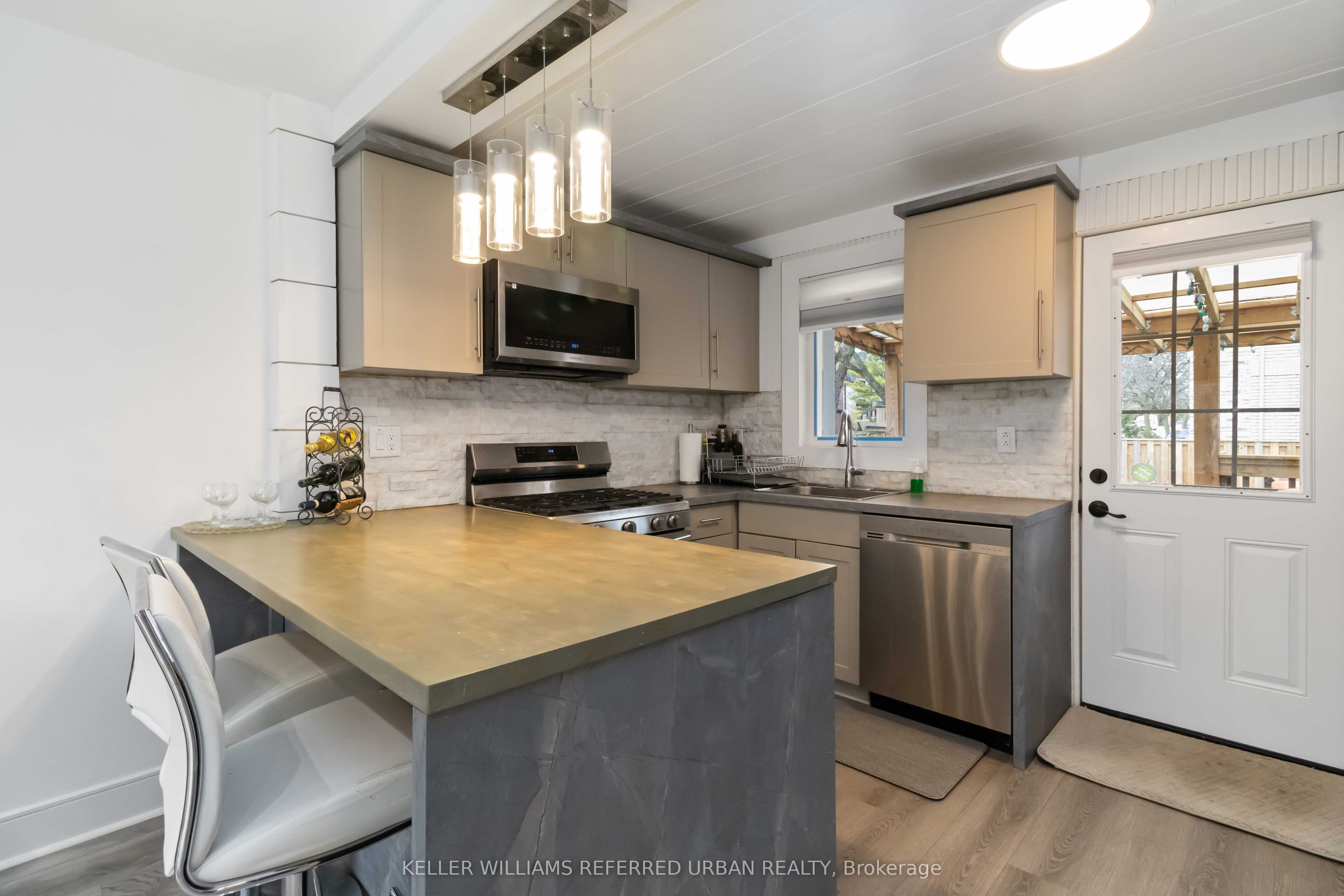 310 Senlac Road Property Photo 6