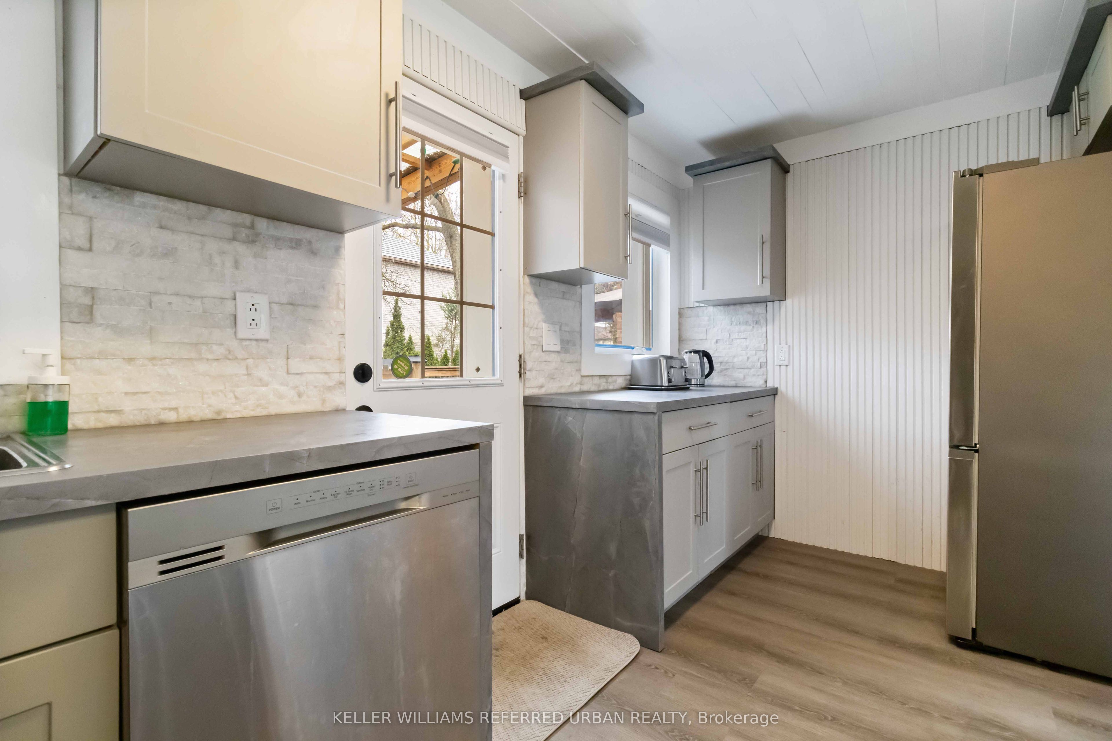 310 Senlac Road Property Photo 7