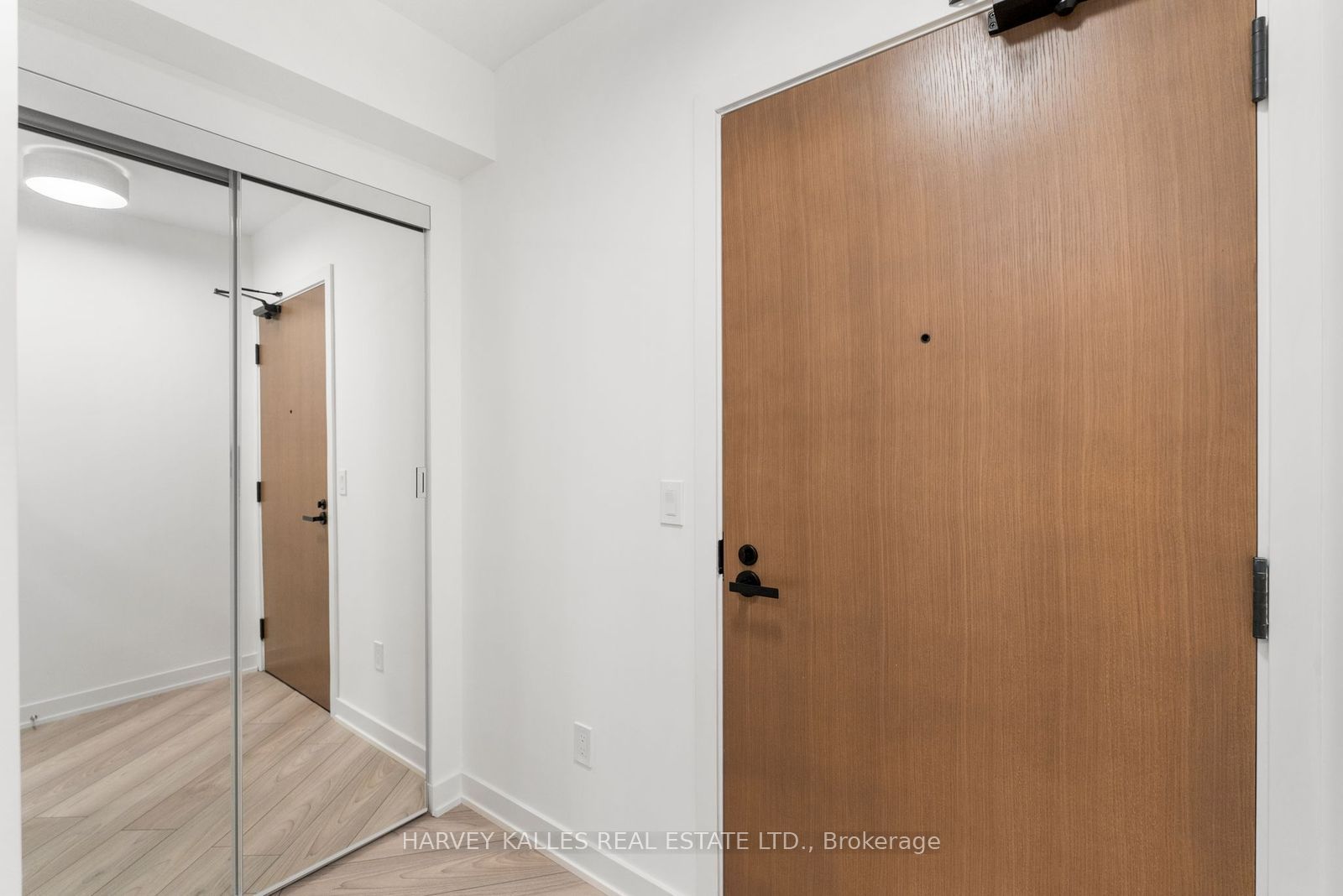 8 Tippett Road 1105 Property Photo 4