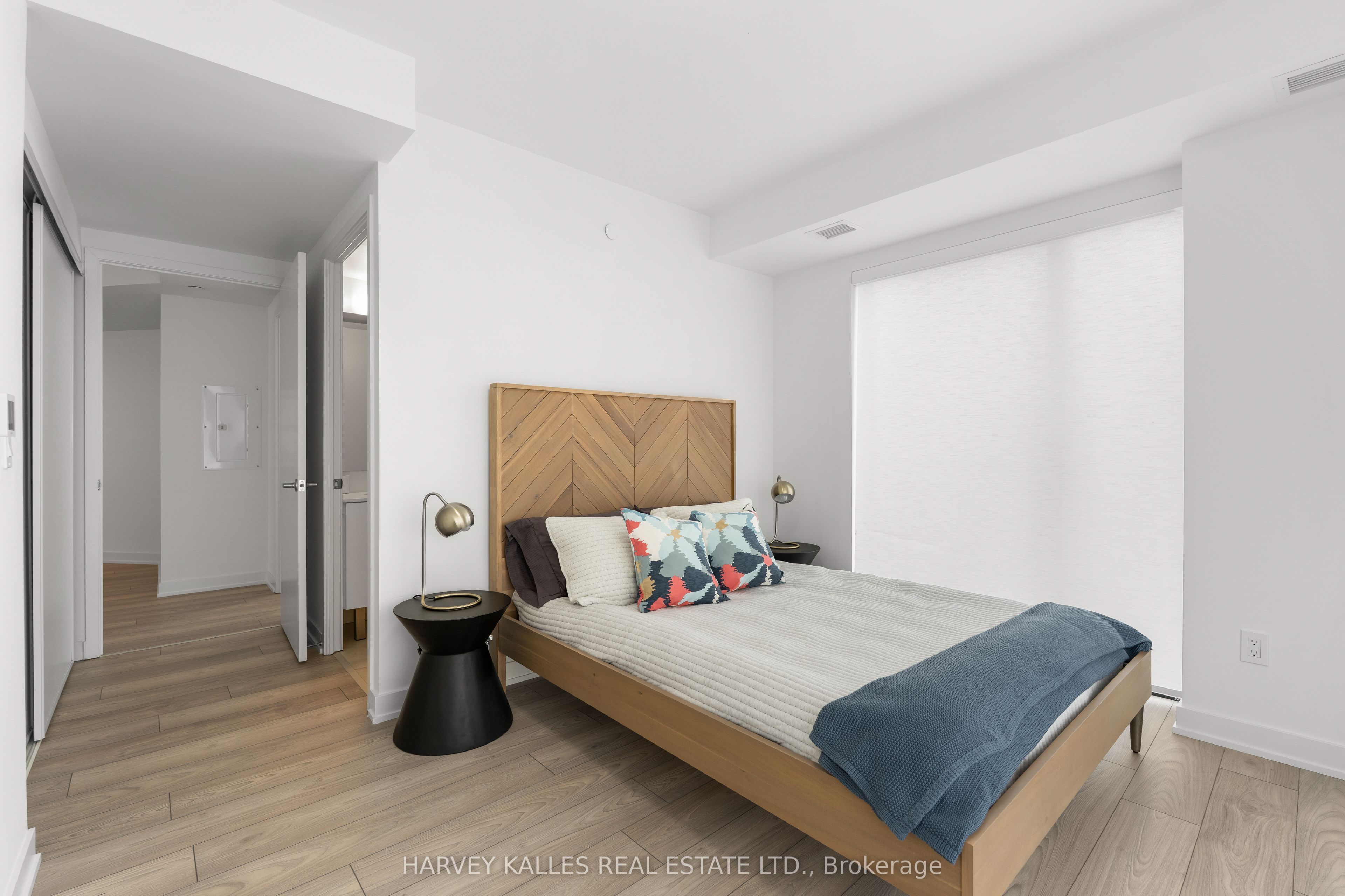 8 Tippett Road 1105 Property Photo 14