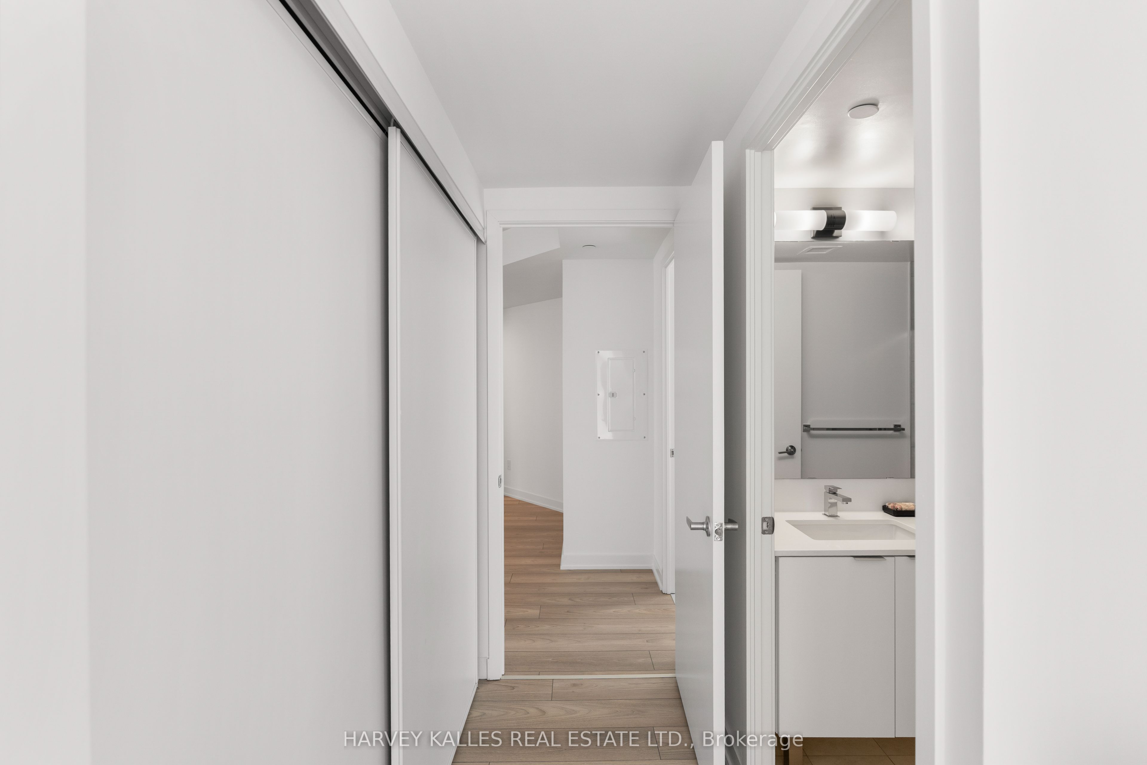 8 Tippett Road 1105 Property Photo 16