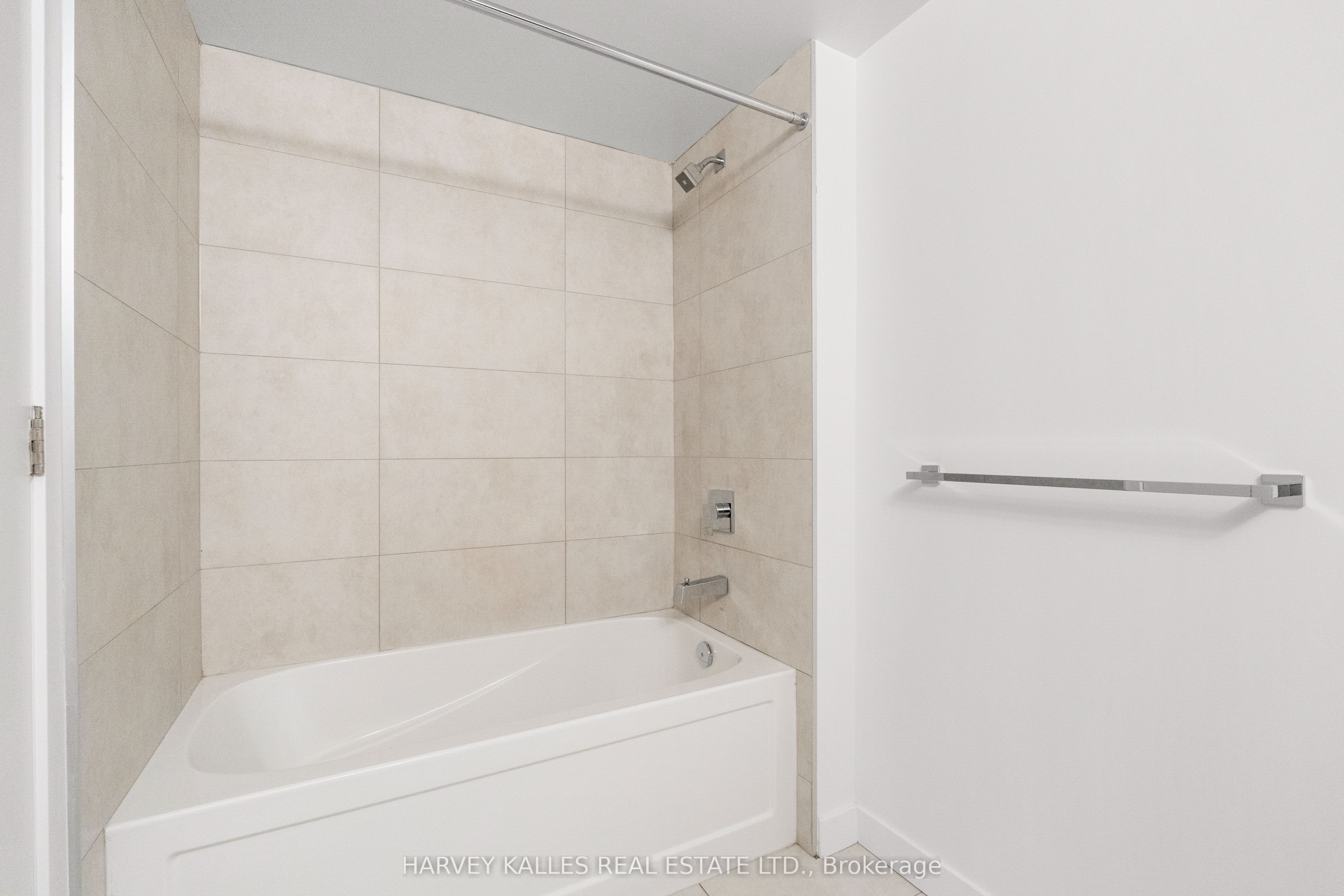 8 Tippett Road 1105 Property Photo 22