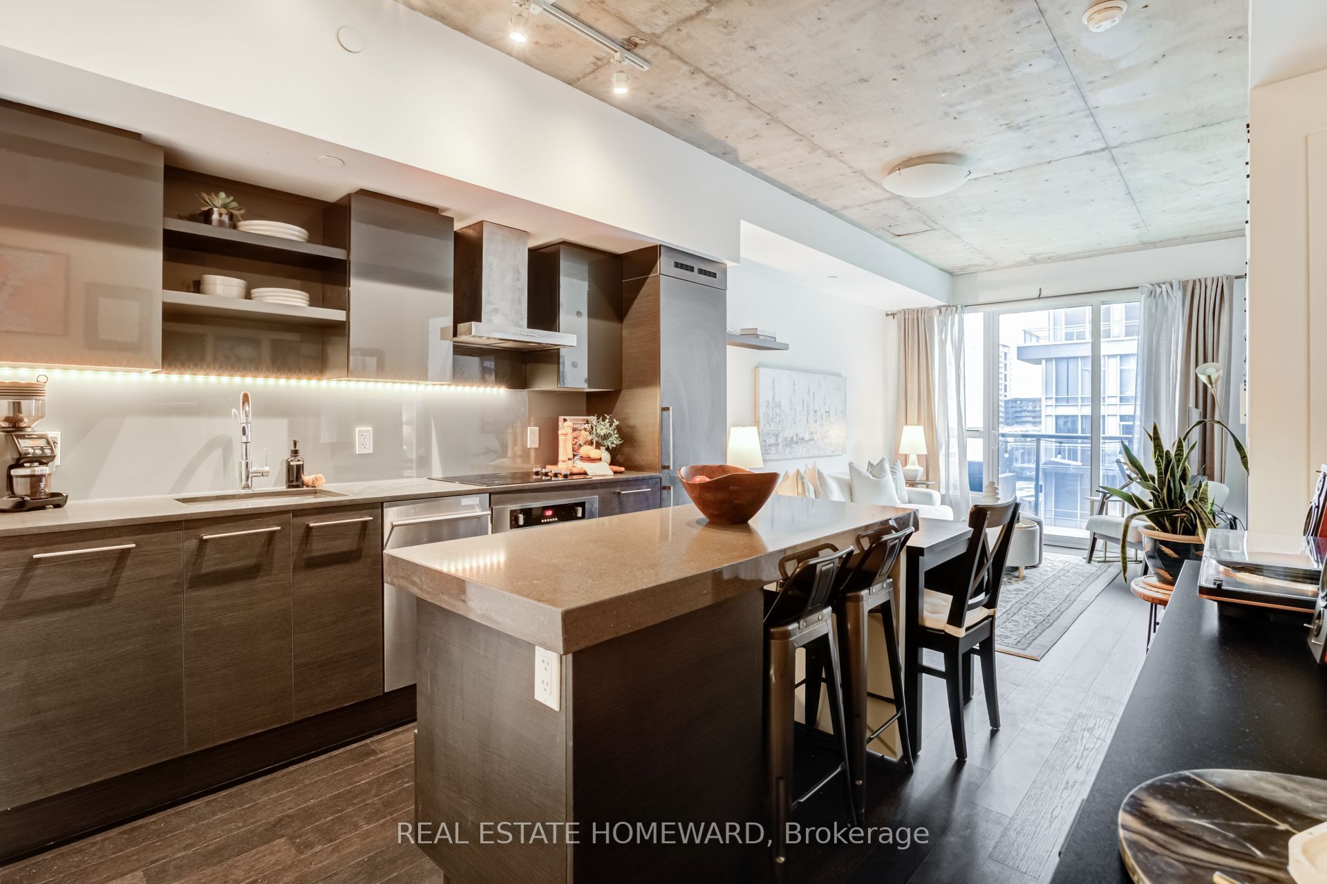 1030 King Street W 515 Property Photo 1