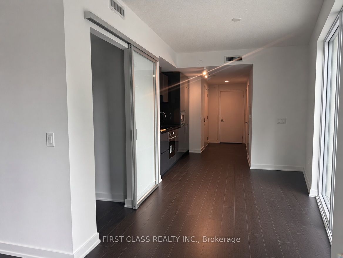 121 St Patrick Street 812 Property Photo 4
