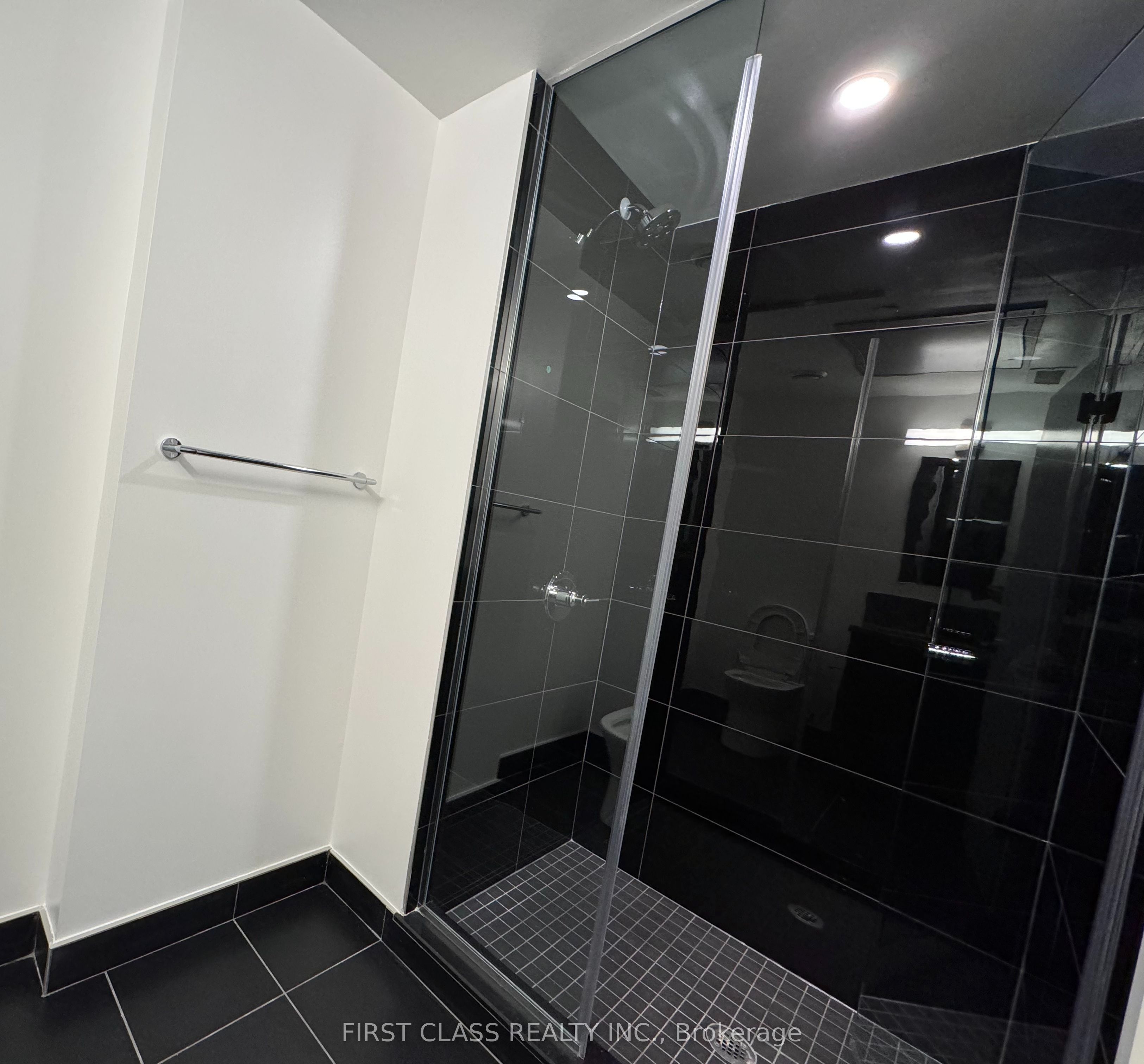 121 St Patrick Street 812 Property Photo 11