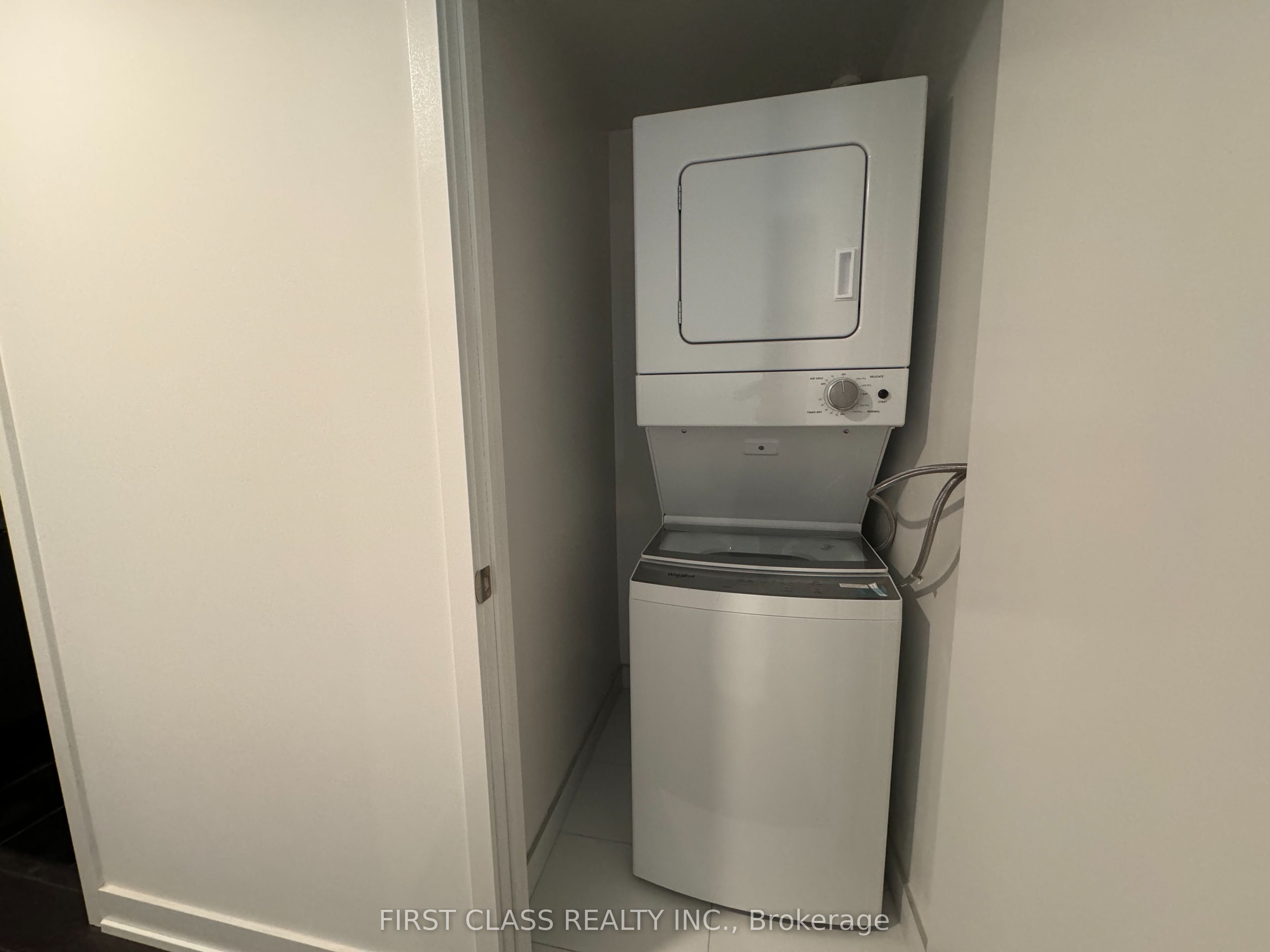 121 St Patrick Street 812 Property Photo 12