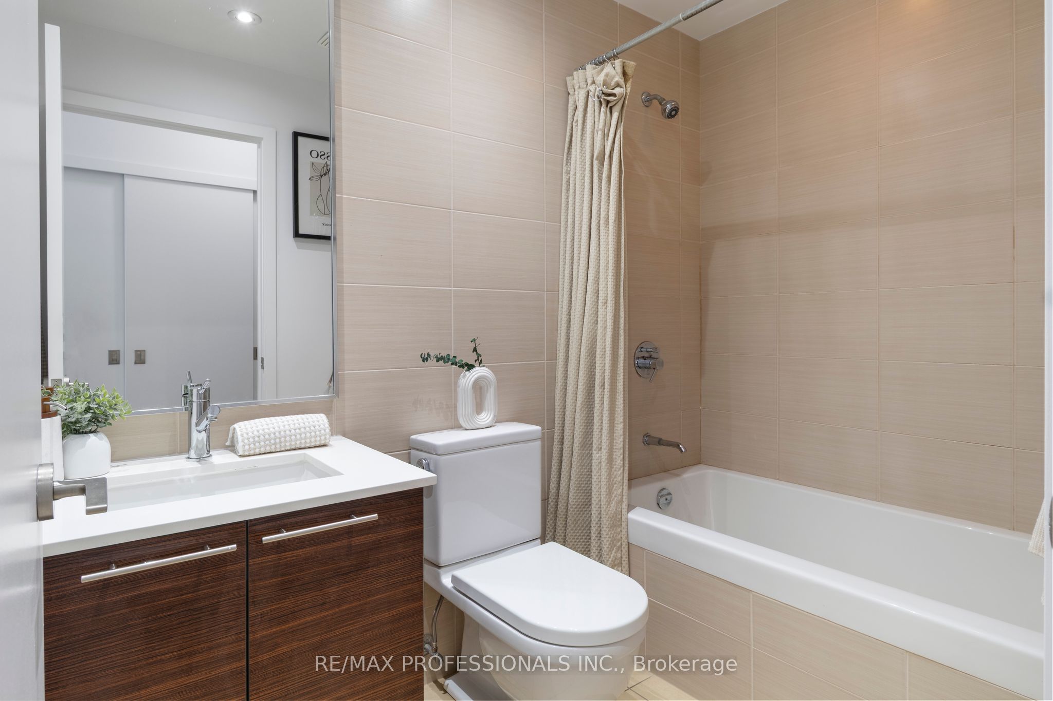 3 Market Street 422 Property Photo 9