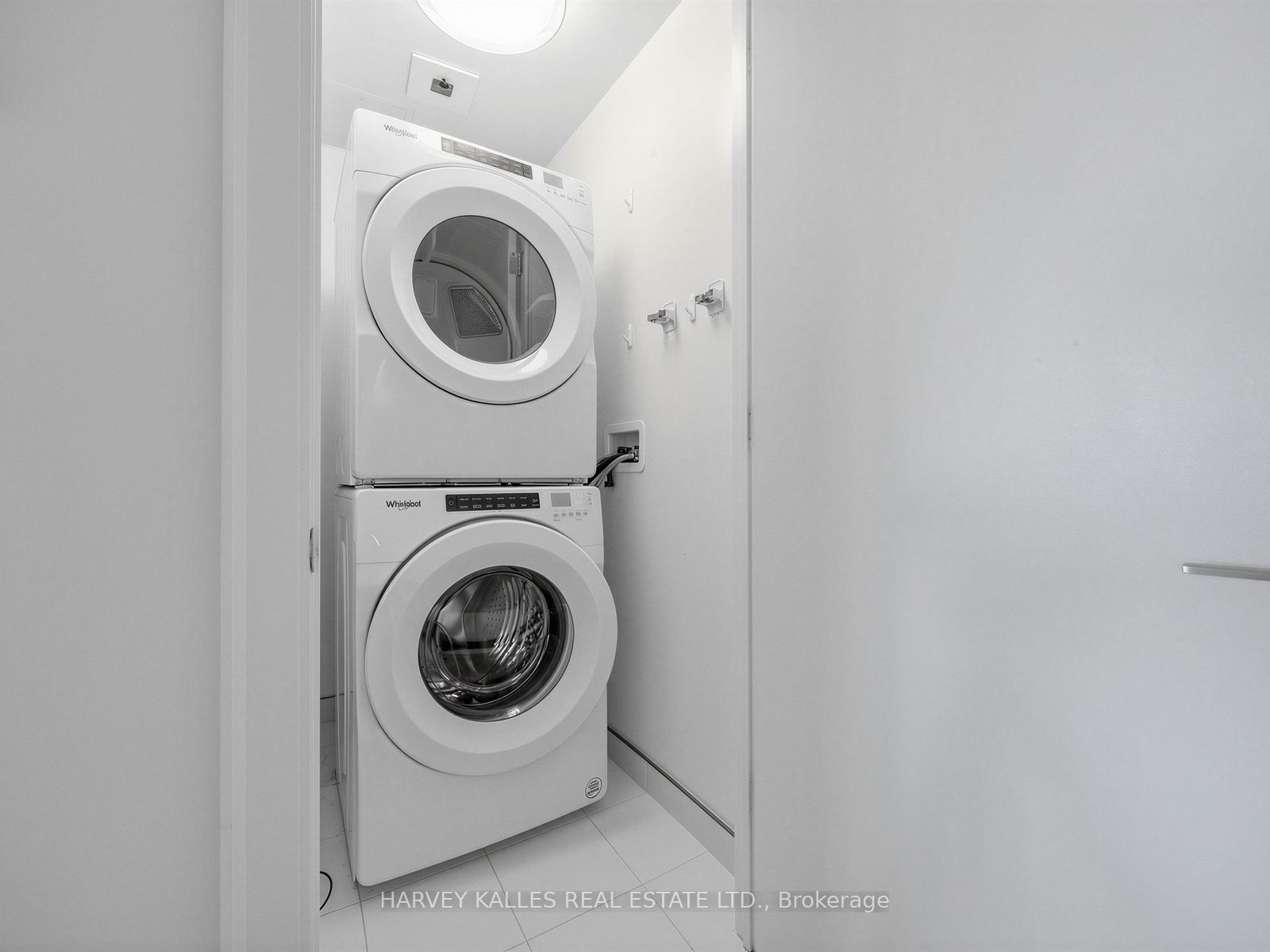1 Strathgowan Avenue 605 Property Photo 25