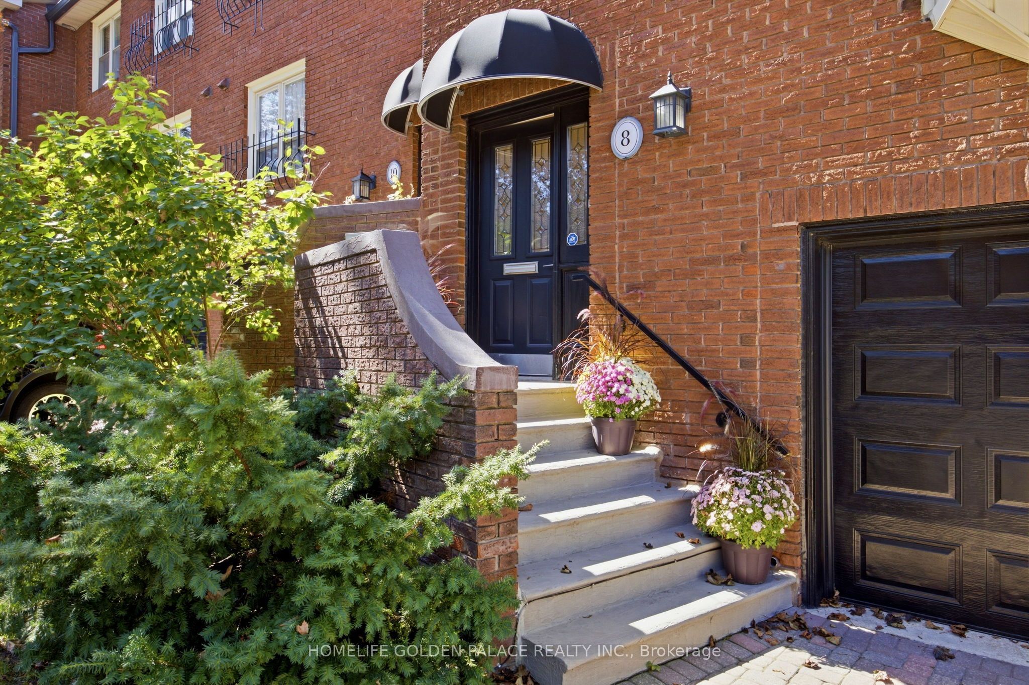 8 Red Maple Court